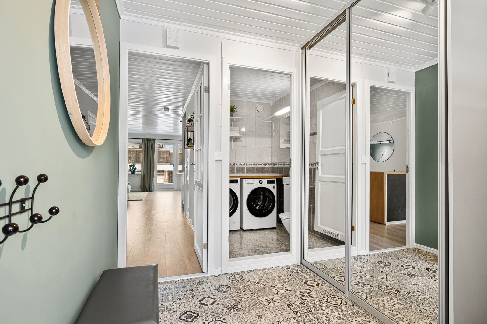 Stilig entré med god lagringskapasitet. Galleribilde