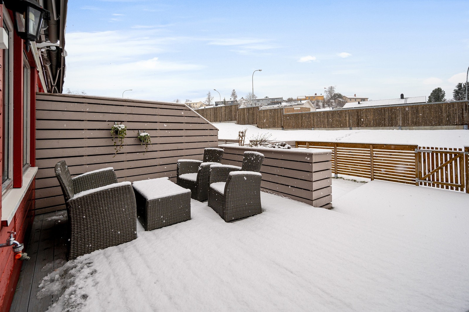 Fin og skjermet vestvendt terrasse på 26,7 kvm. Galleribilde