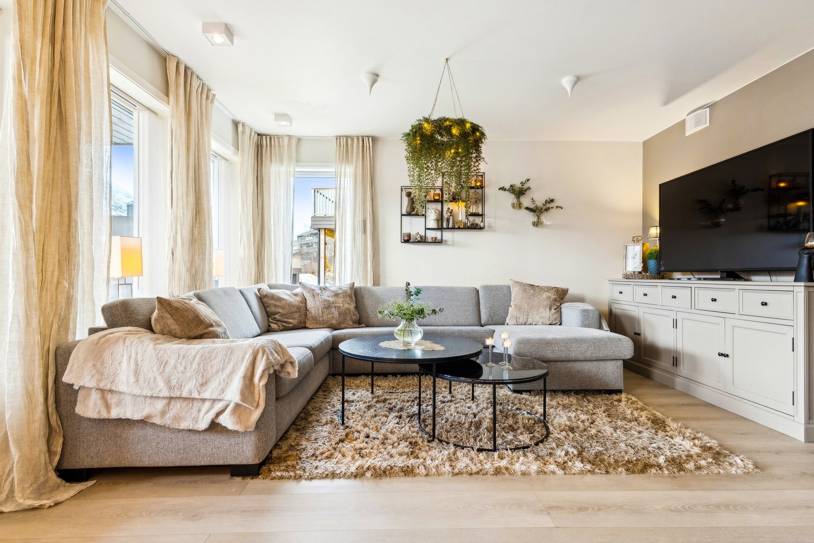 Boligen har en høy energiklassifisering, noe som bidrar til et lavere strømforbruk til oppvarming. Galleribilde