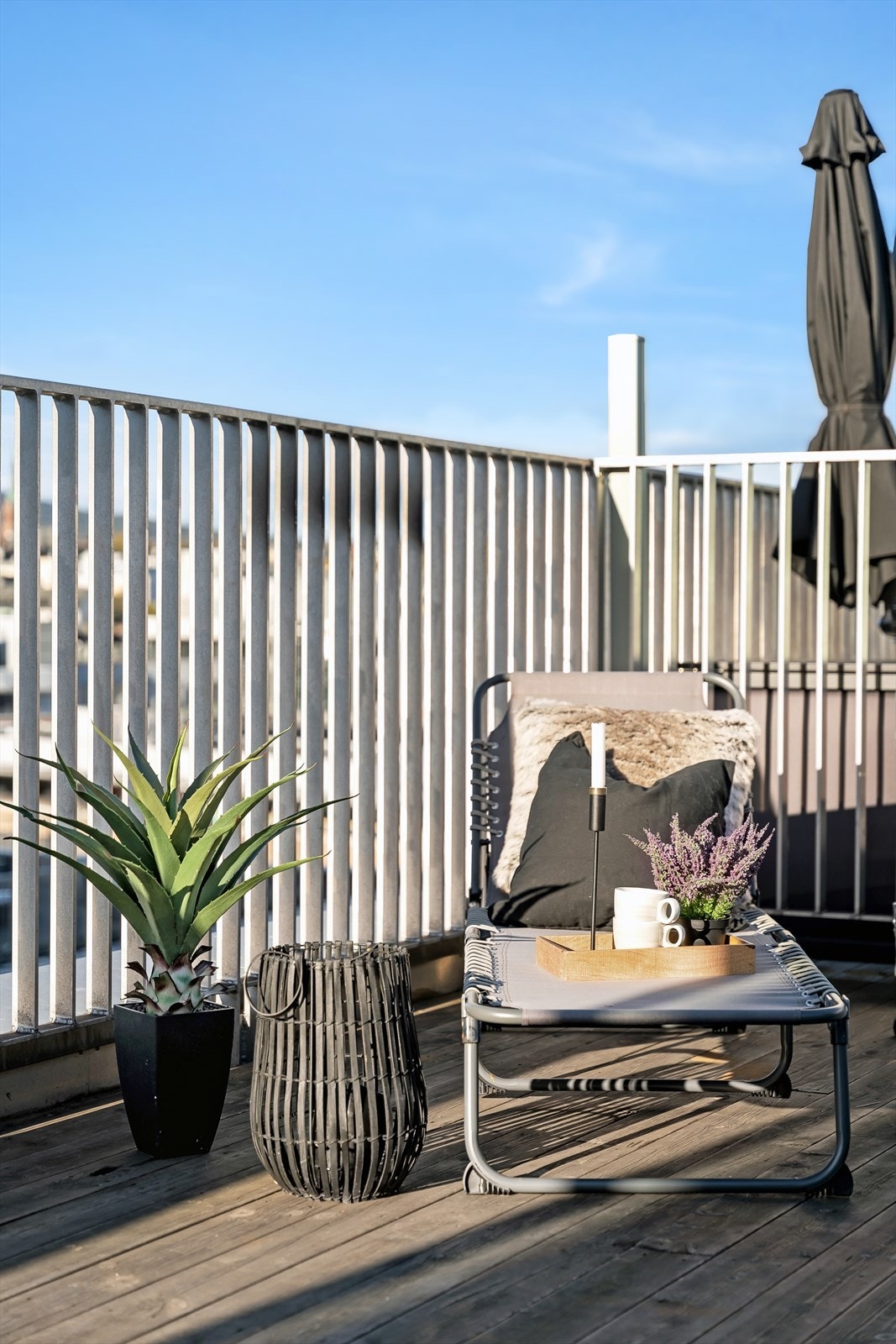 Privat takterrasse på hele 29 kvm. med flott utsikt og meget gode solforhold. Galleribilde