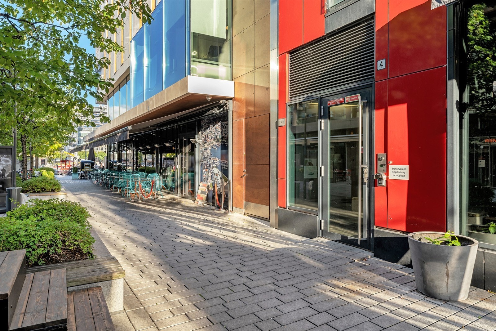 Tjuvholmen alle 4 - inngangsparti. Galleribilde