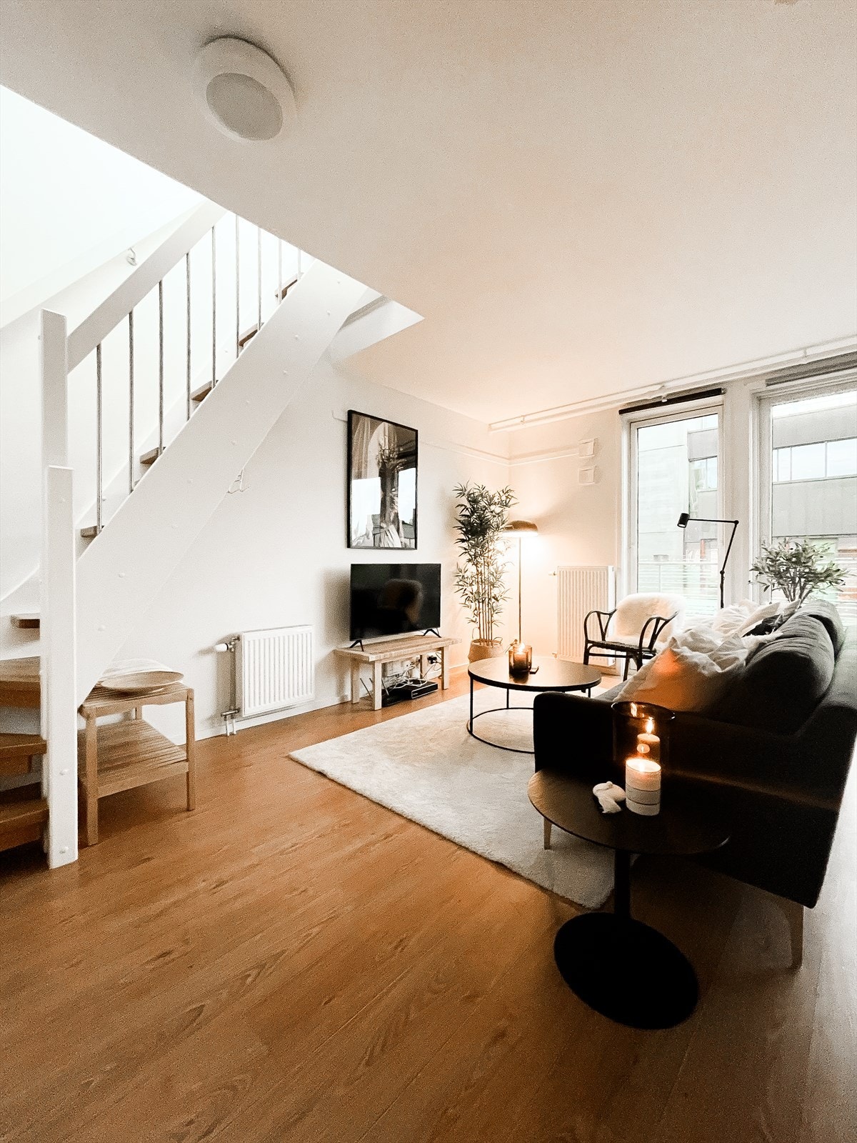 Bilder av møblene som stort sett medfølger.
Møblene som er på visning medfølger. Galleribilde