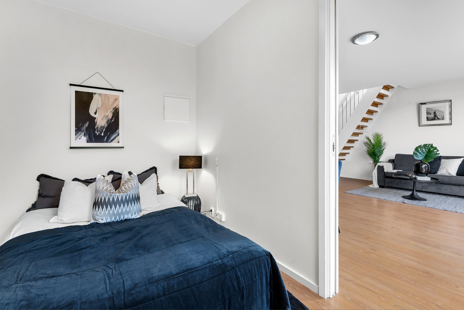 Soverom med garderobeskap. Galleribilde