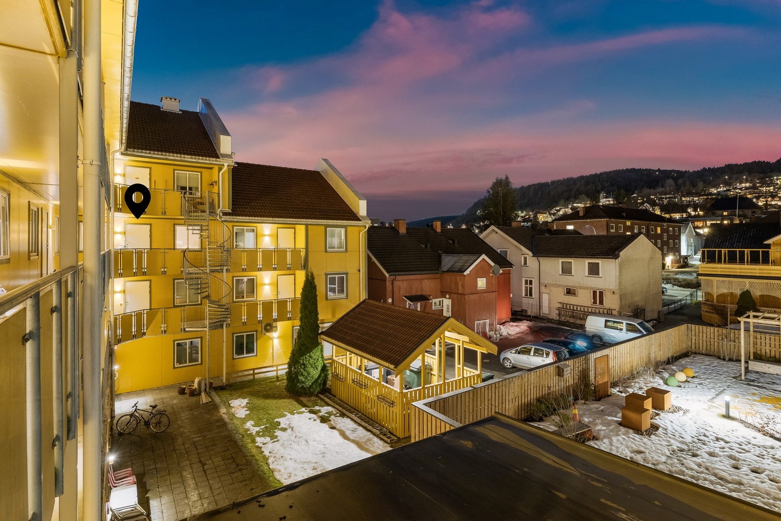 Boligen har adkomst via svalgang som gir en privat følelse Galleribilde