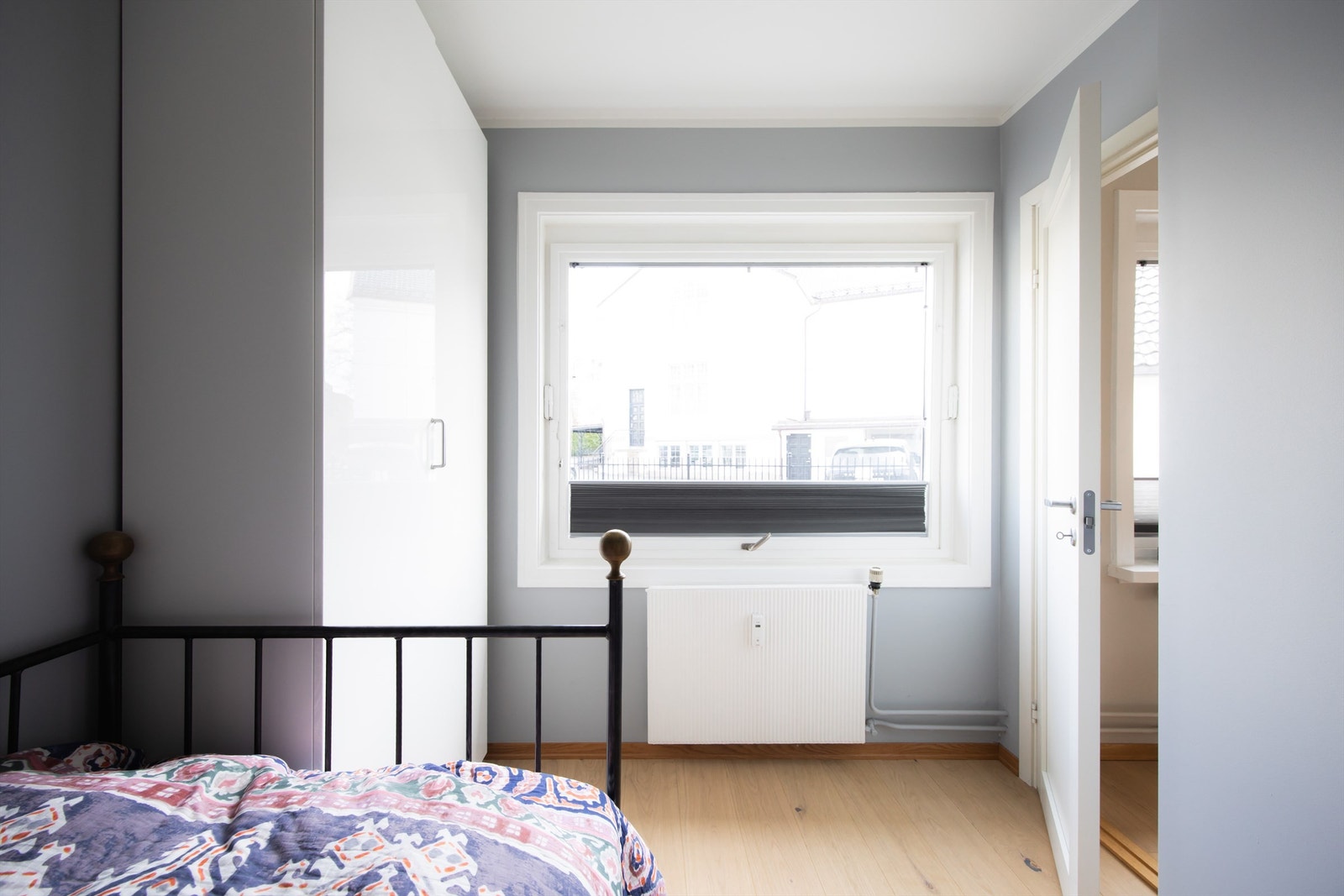 Soverommet vender mot bakgård. Galleribilde