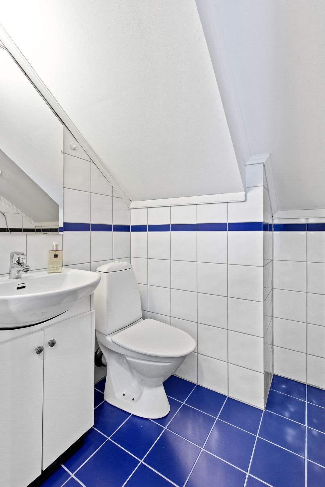 Badet er nylig oppusset og er ikke likt som på bildet! Vaskemaskin medfølger Galleribilde