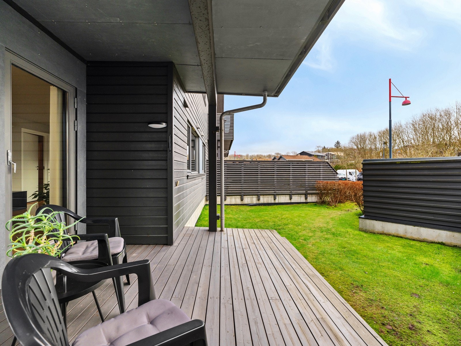 Fra stuen er det utgang til terrasse på ca. 13 kvm Galleribilde