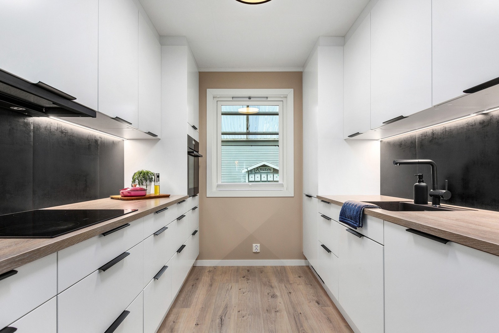 Nytt Norema kjøkken fra 2022 med mye plass. Galleribilde