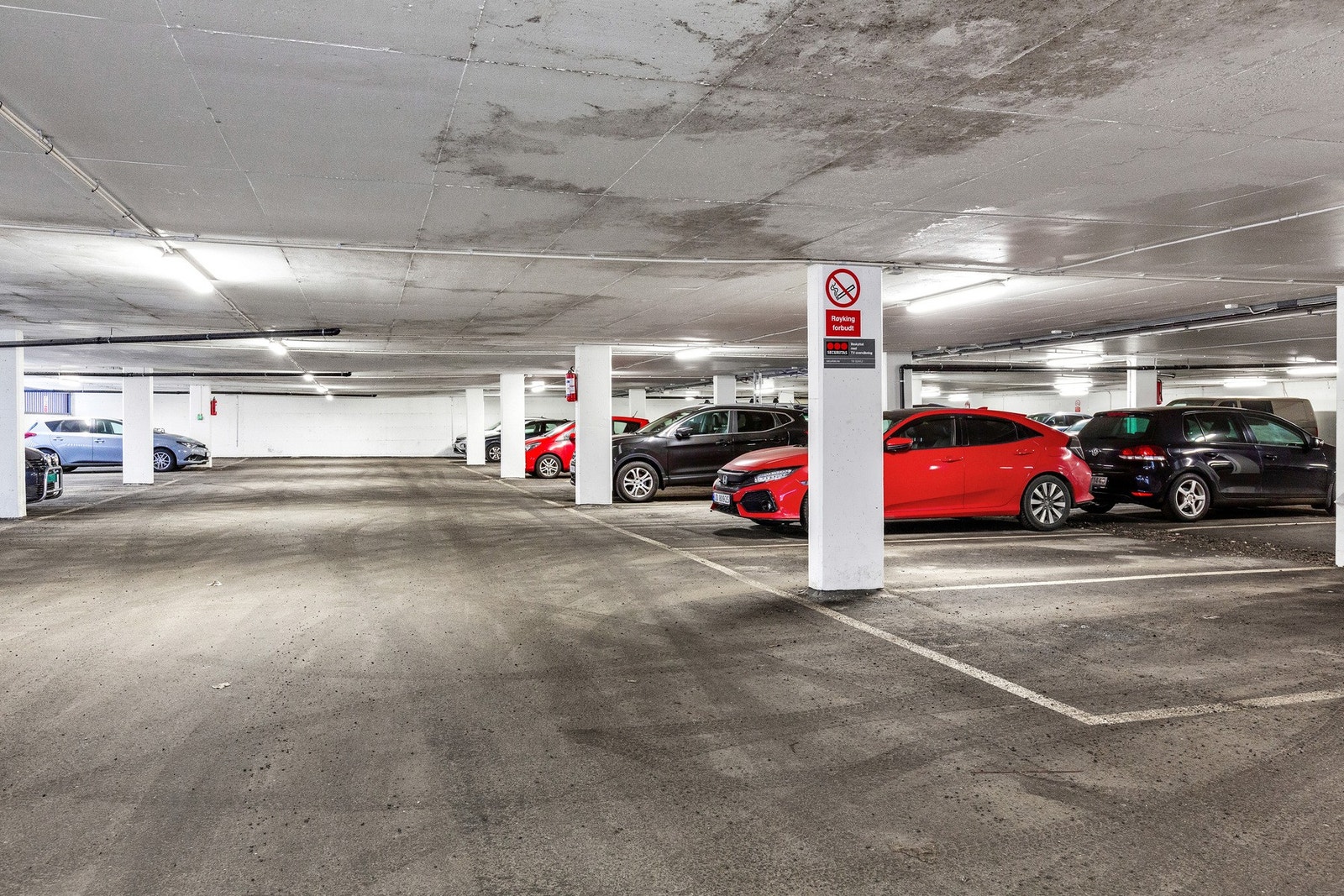 Det følger garasjeplass med andelen. Galleribilde