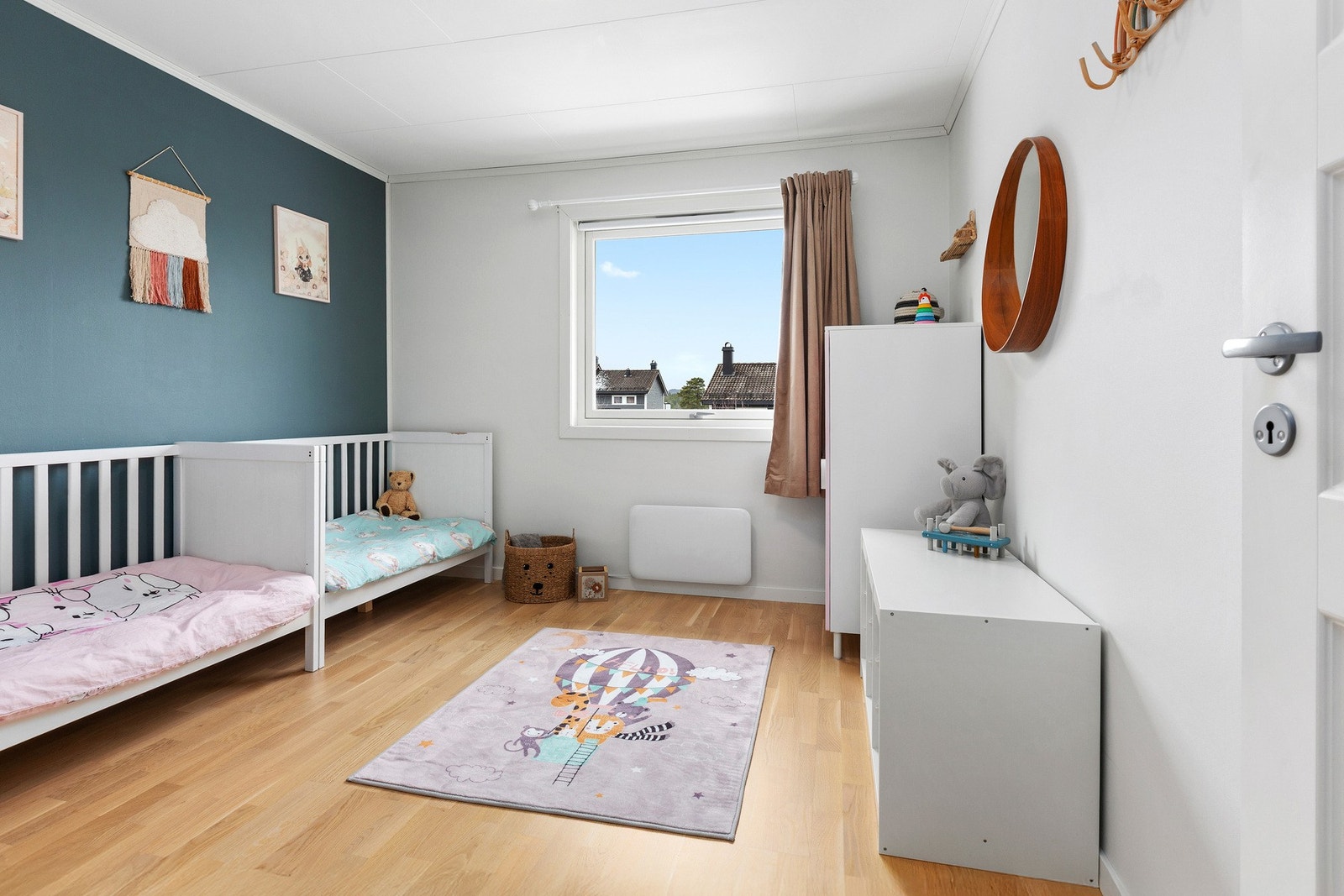 Barnerommet er romslig til lek og moro for aktive barn. Galleribilde