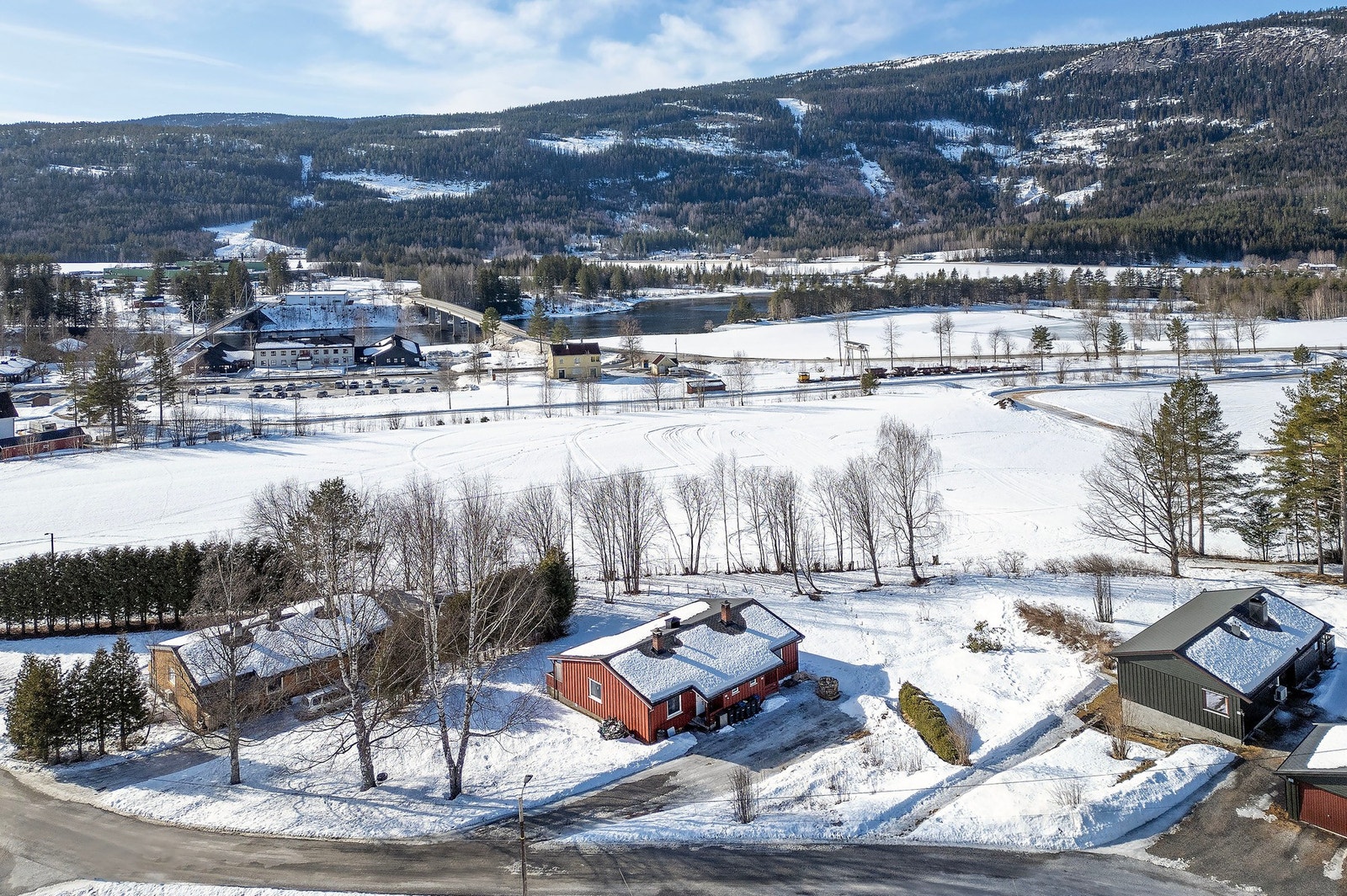 En hel tomannsbolig med to flotte enheter. Galleribilde