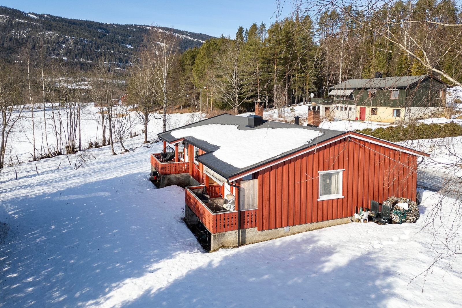 Boligen har en stor tomt på 1297 m2. Galleribilde