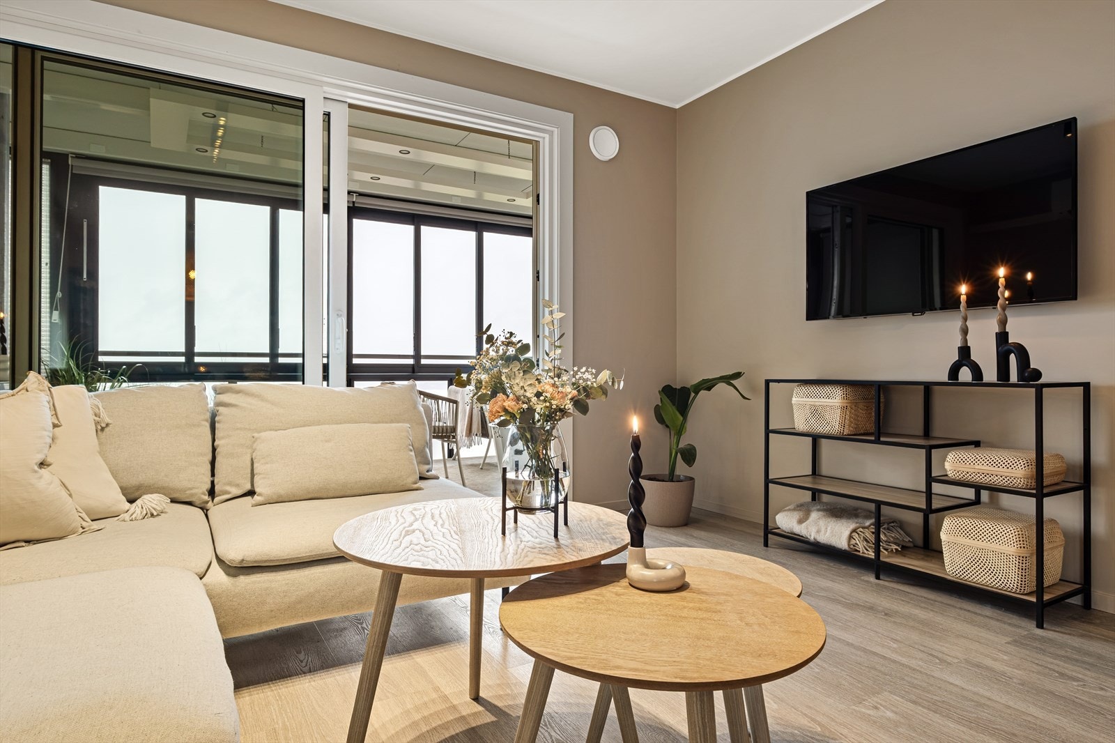 Leiligheten har en god planløsning og pene overflater Galleribilde