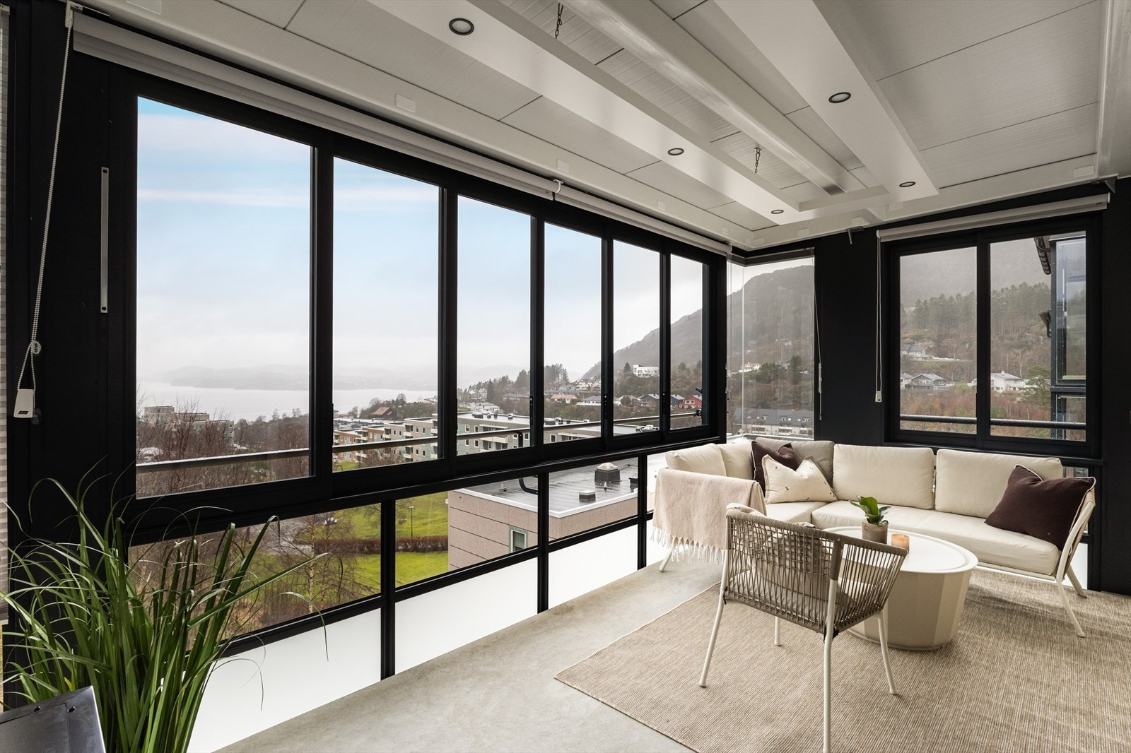 Rålekker 3-roms med nydelig sjøutsikt og herlige solforhold Galleribilde