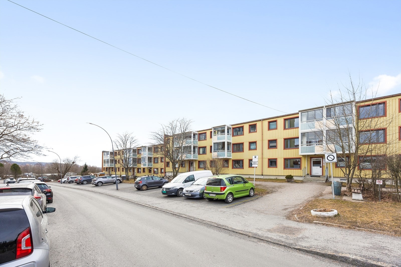 Borettslaget har en del parkeringsplasser som leies ut til andelseiere. Galleribilde