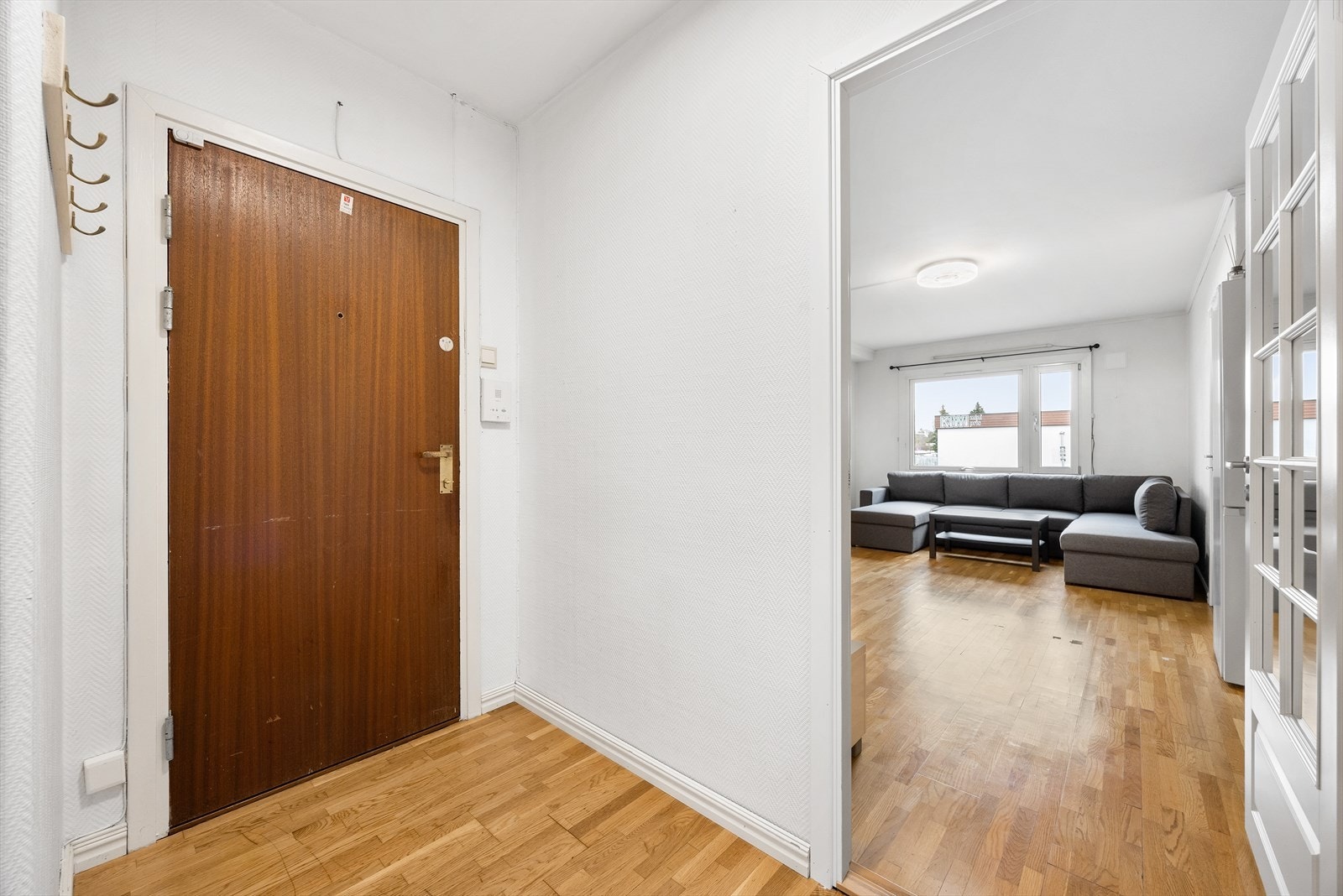 Plass for å sette inn et skoskap eller annen oppbevaringsmøbel. Galleribilde