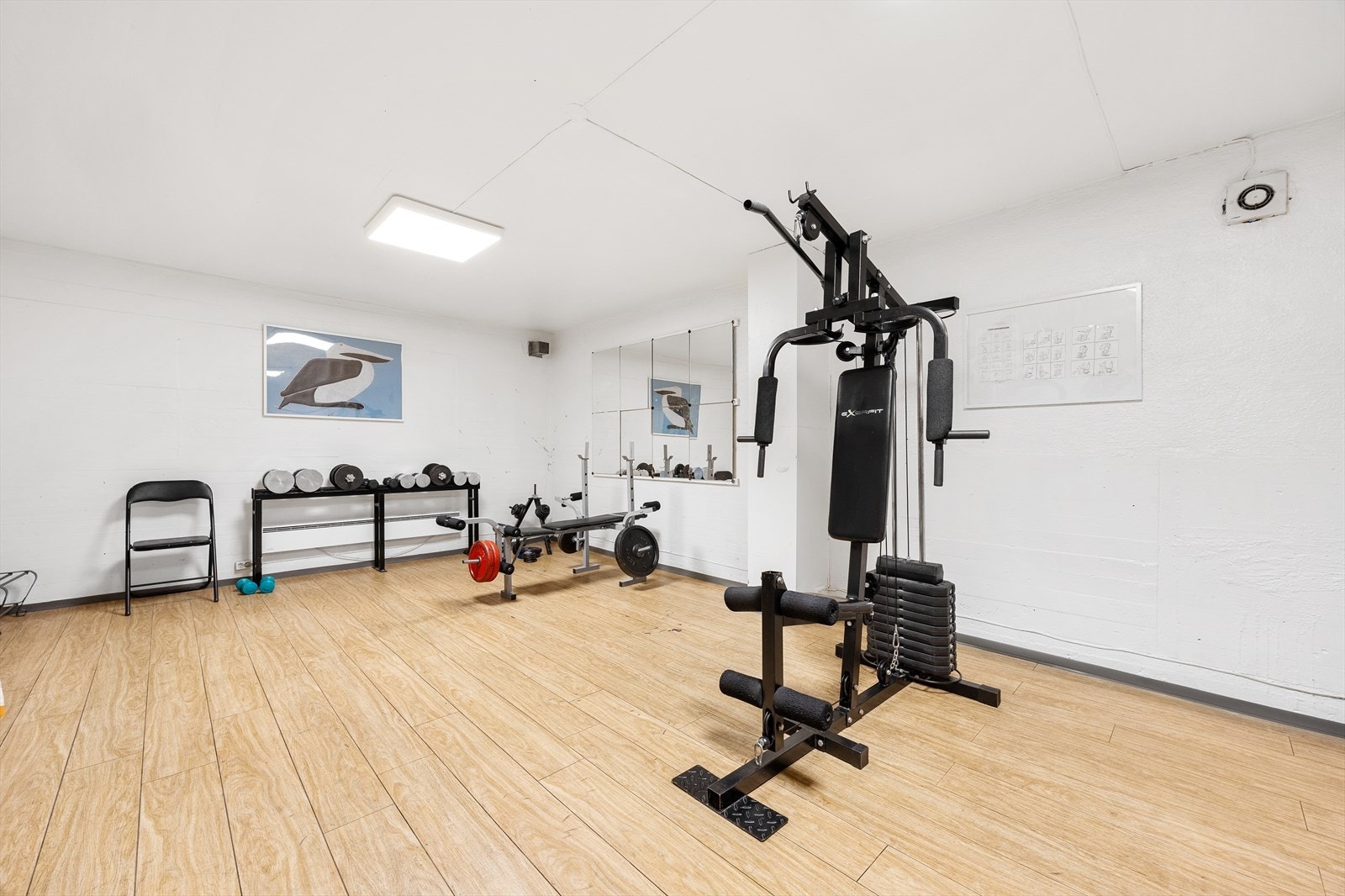 Borettslaget har eget treningsrom for beboerne med variert utstyr. Galleribilde