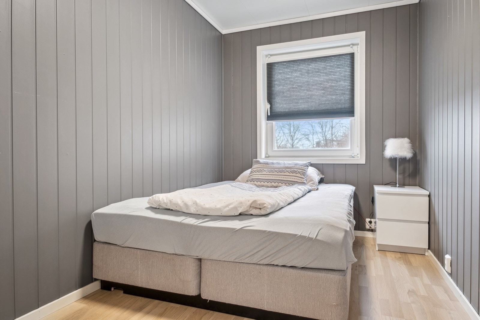 Leiligheten har hele 3 soverom med god størrelse. Dette soverommet er på 10kvm Galleribilde