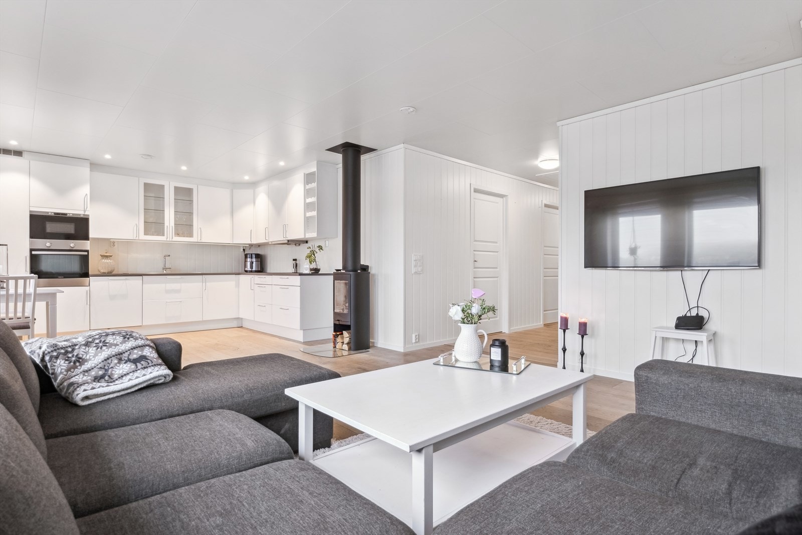 Leiligheten har åpen stue/kjøkkenløsning på 30kvm. Balansert ventilasjon som gir et godt inneklima. Galleribilde