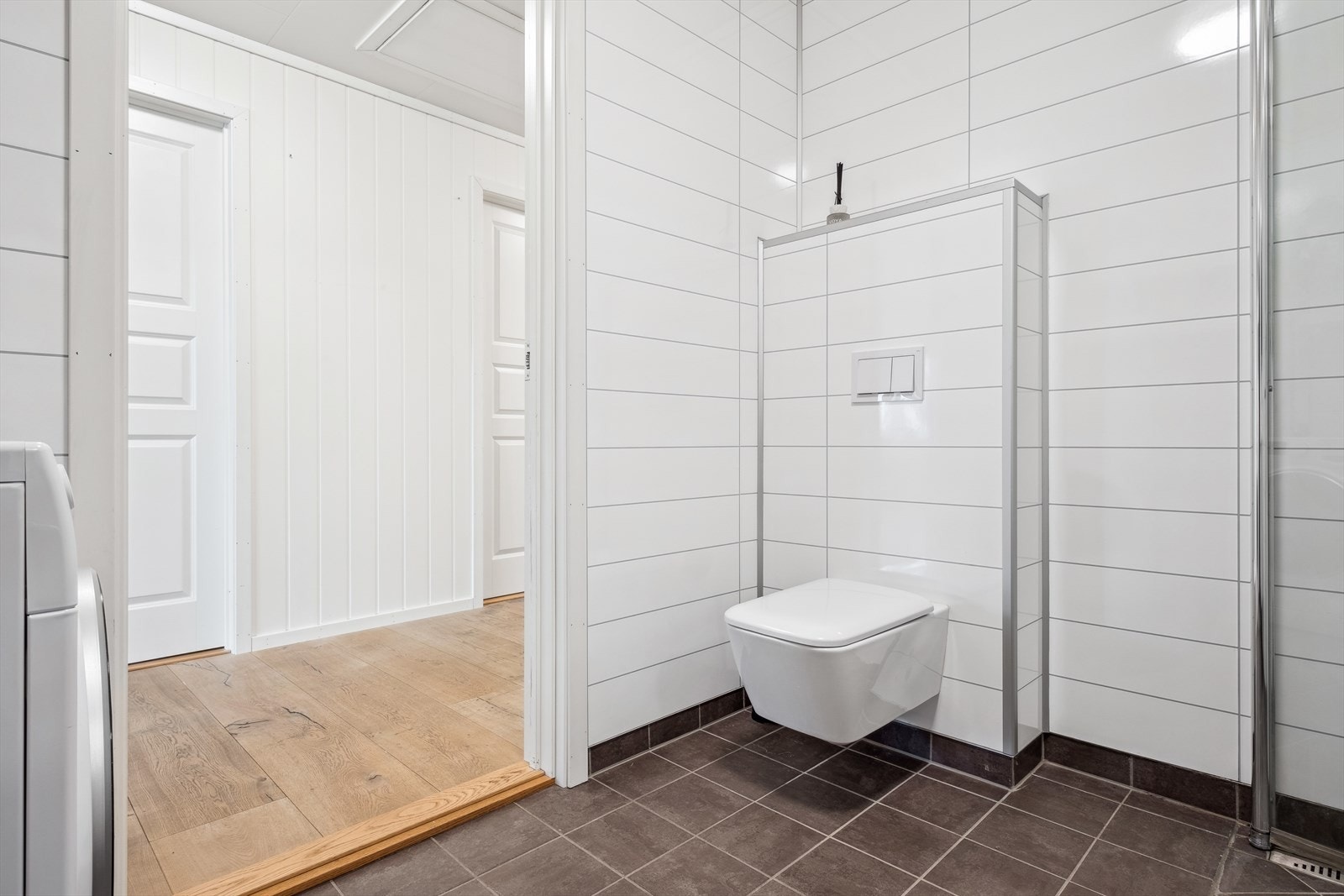 Rommet har mekanisk avtrekksvifte med tilluftspalte i dør. Galleribilde