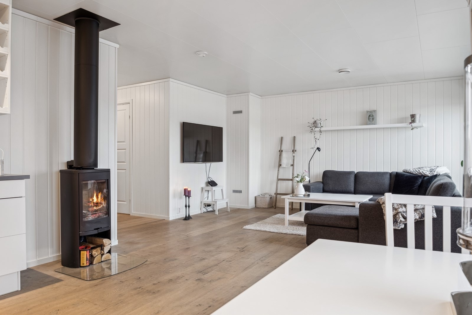 Dette er en flott 4-roms leilighet fra 2016 beliggende i 2. etasje! Godt vedlikeholdt med gjennomgående god standard. Galleribilde