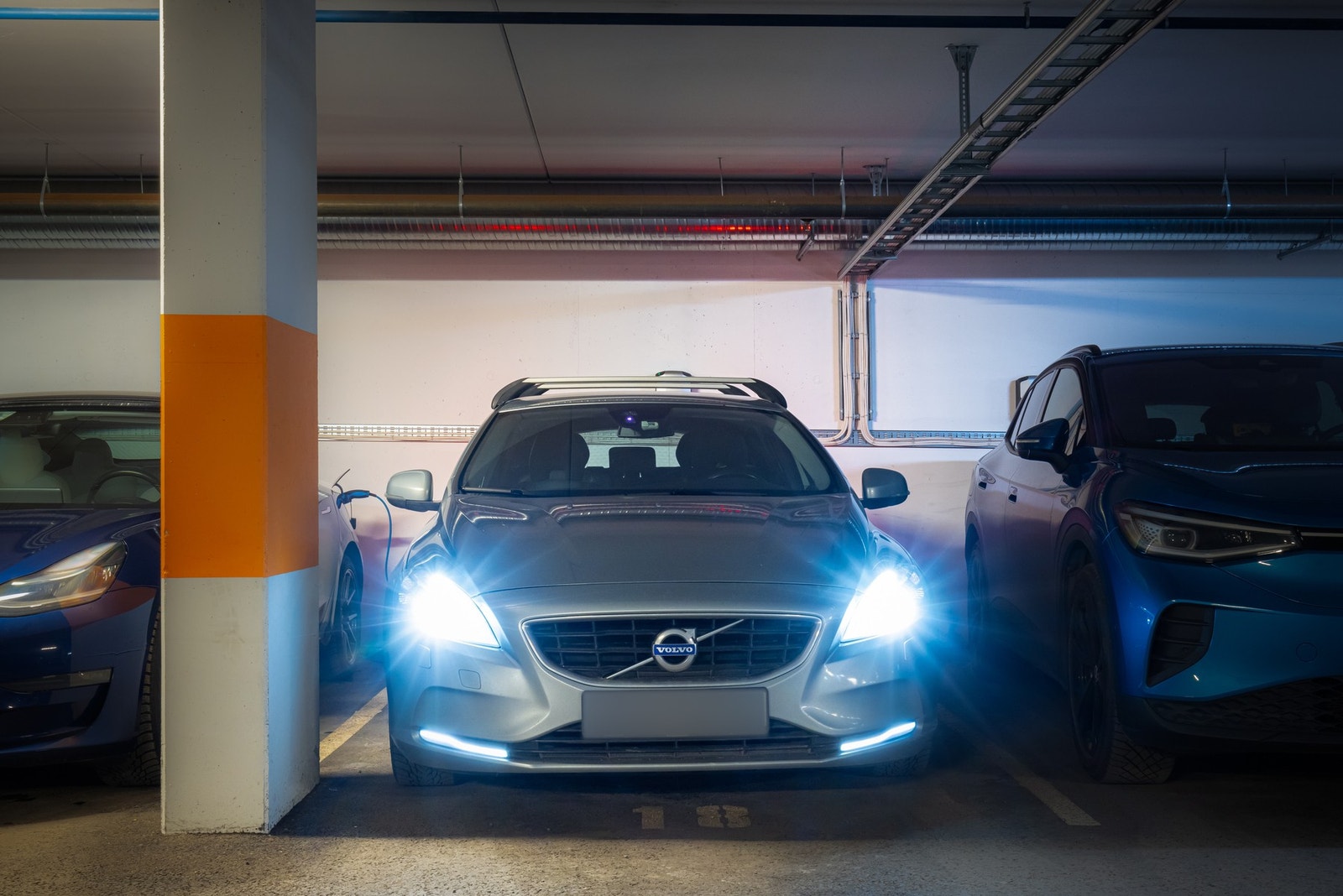 Det medfølger en garasjeplass (merket nr. 18) med El-lader i felles garasjeanlegg Galleribilde