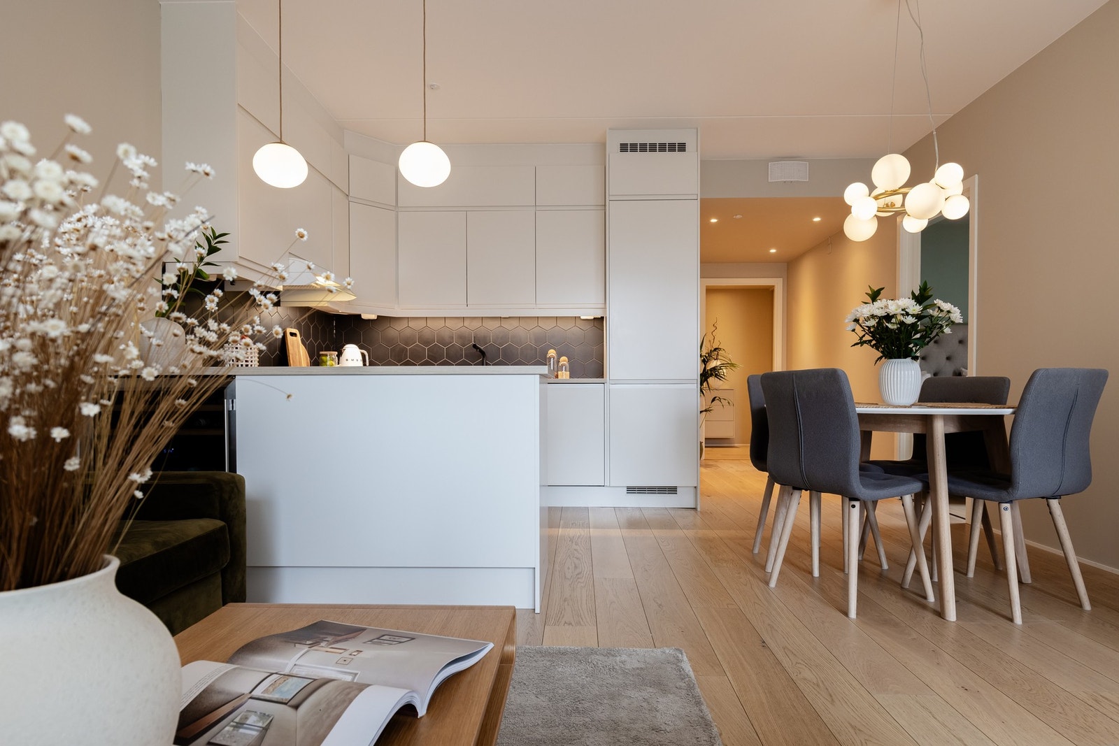 Nåværende eier har fått montert dimmer på bryteren til taklamper i stue/kjøkken. Det foreligger samsvarserklæring på arbeidet. Galleribilde