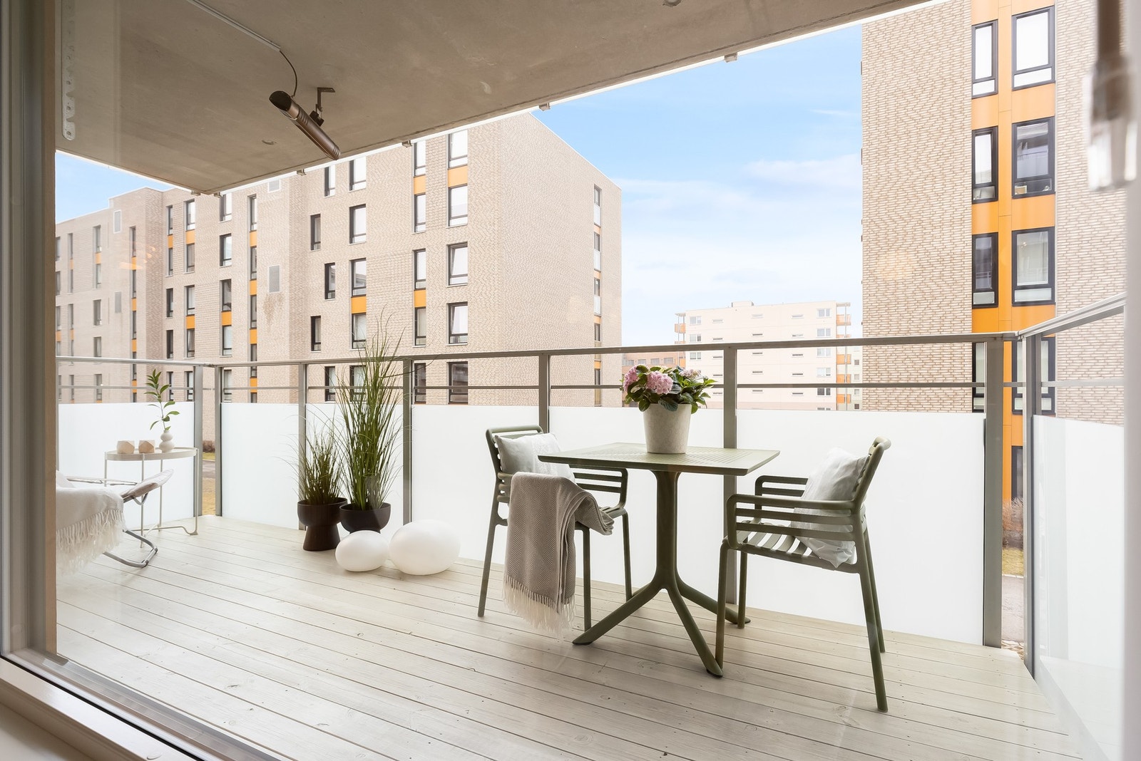 Balkongen har en god intern plassering som gir en luftig beliggenhet og mer sol. Galleribilde