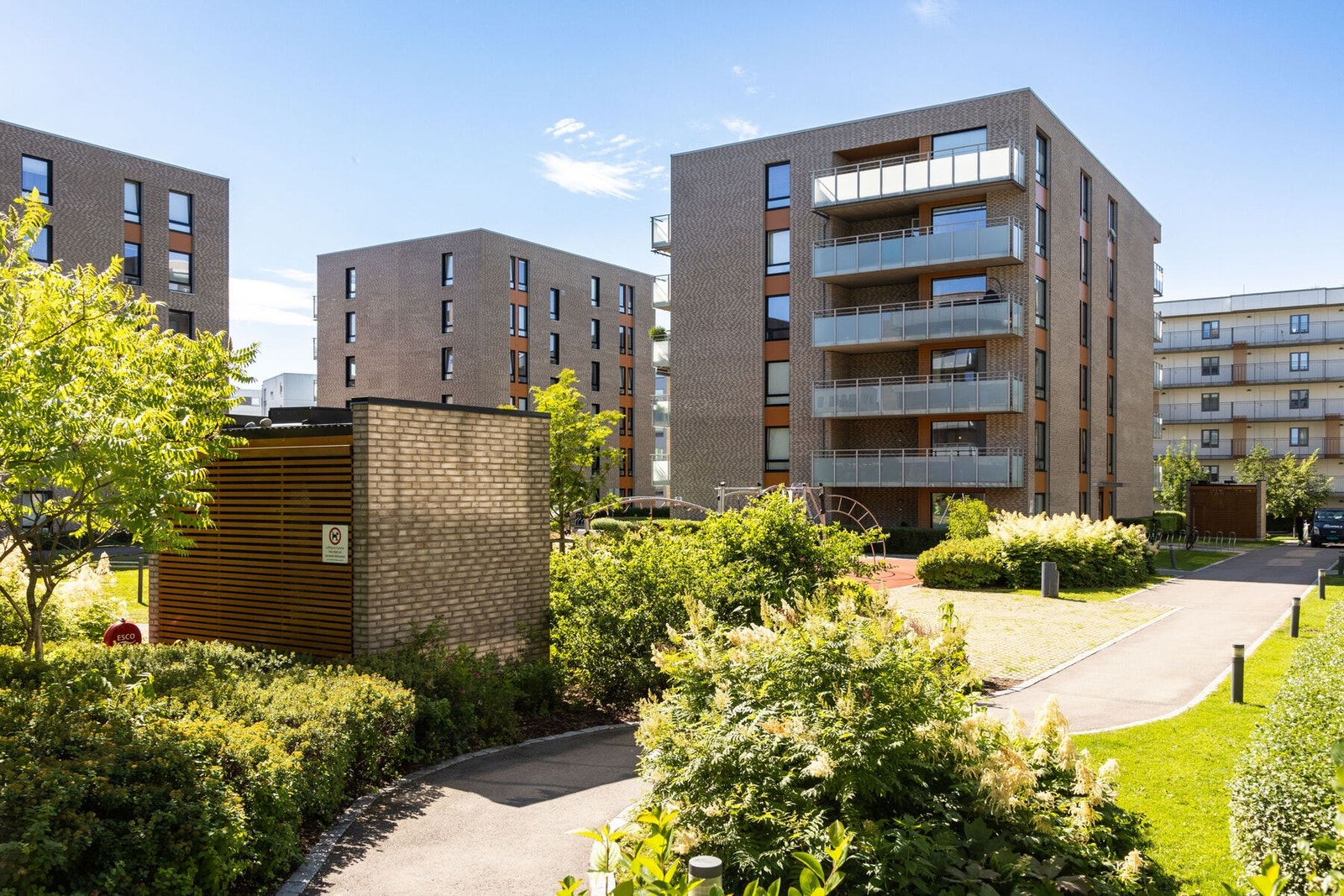 Gårdsrommet er pent opparbeidet. Galleribilde