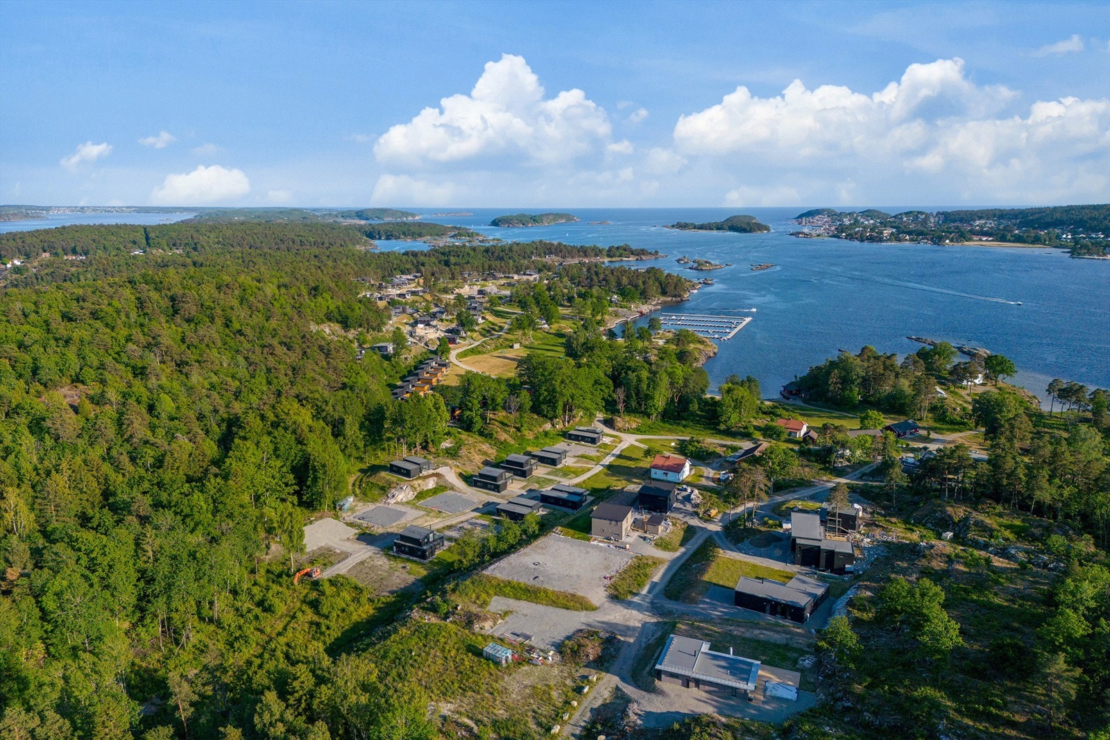 Korte båtturer til kjente sommersteder som Langesund, Brevik og Helgeroa, som har gjestehavner, hyggelig spisesteder og et rikt kulturliv. Galleribilde