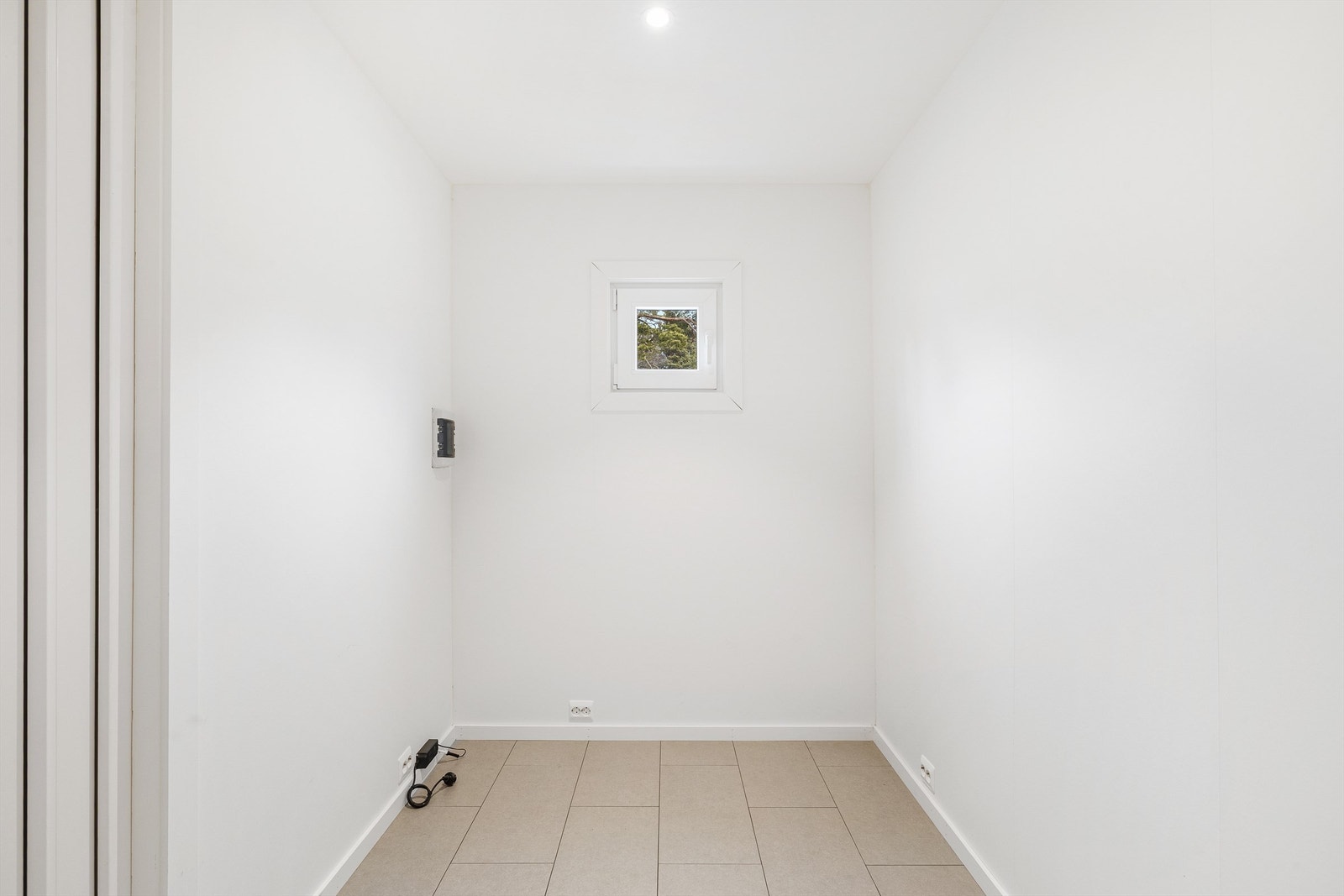 Uthus - også det med varmekabler og flislagt gulv. Galleribilde