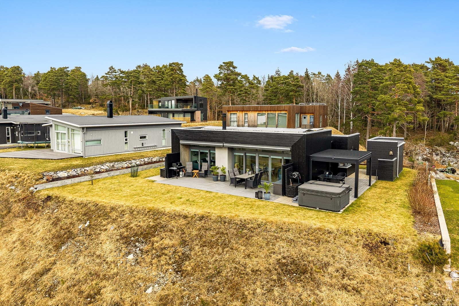 Fasade mot vest og syd. Galleribilde