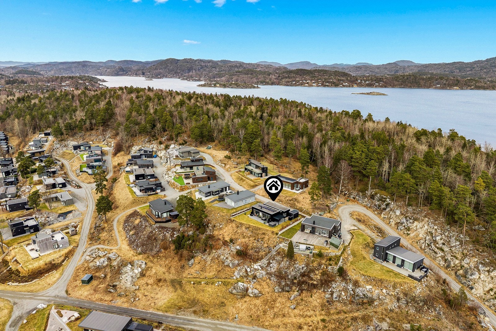 På Bjørkøya er det også fine turområder på stier og veien i skog og mark. Galleribilde