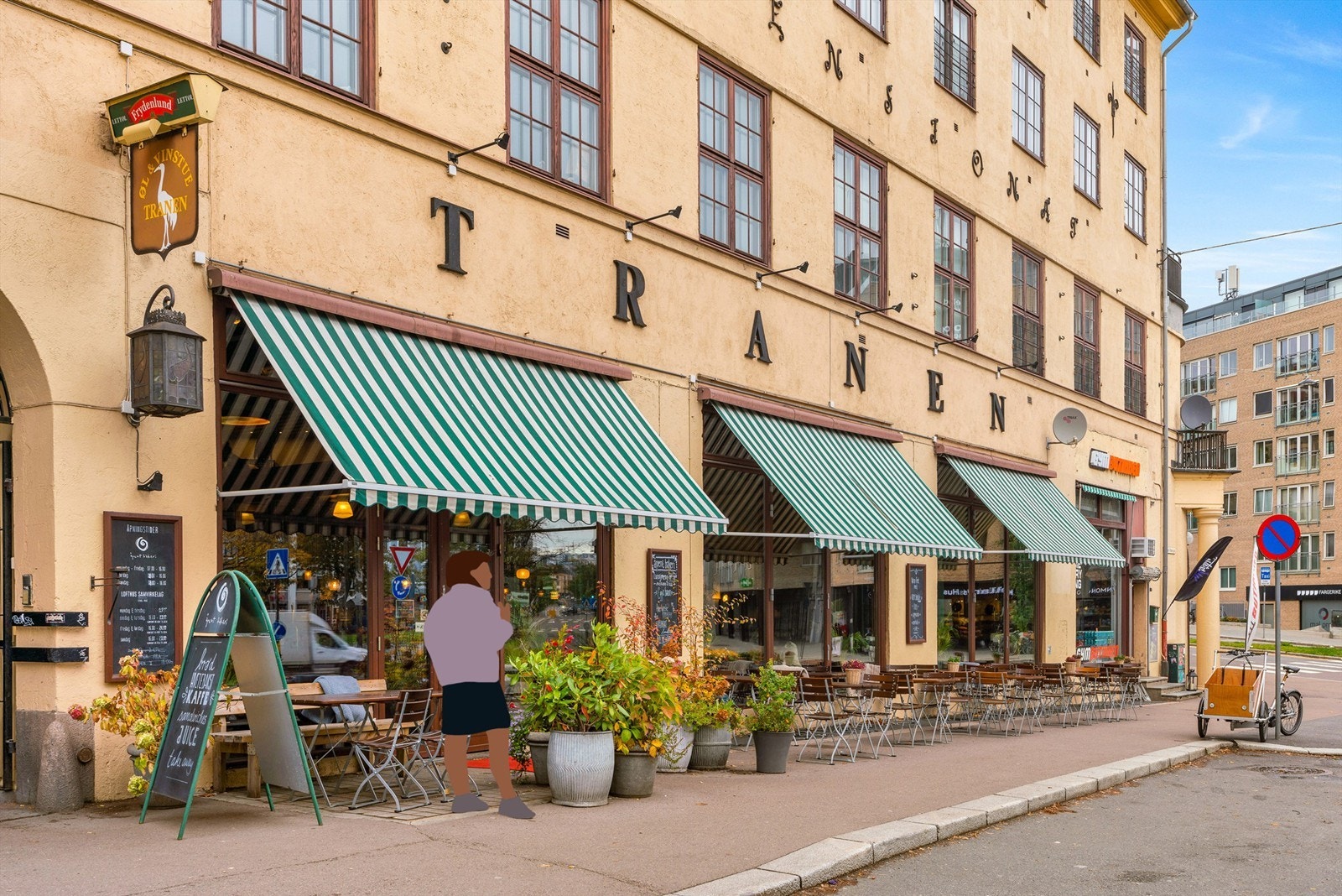 Ta turen til Åpent Bakeri, her har de god mat og drikke, samt uteservering. Galleribilde