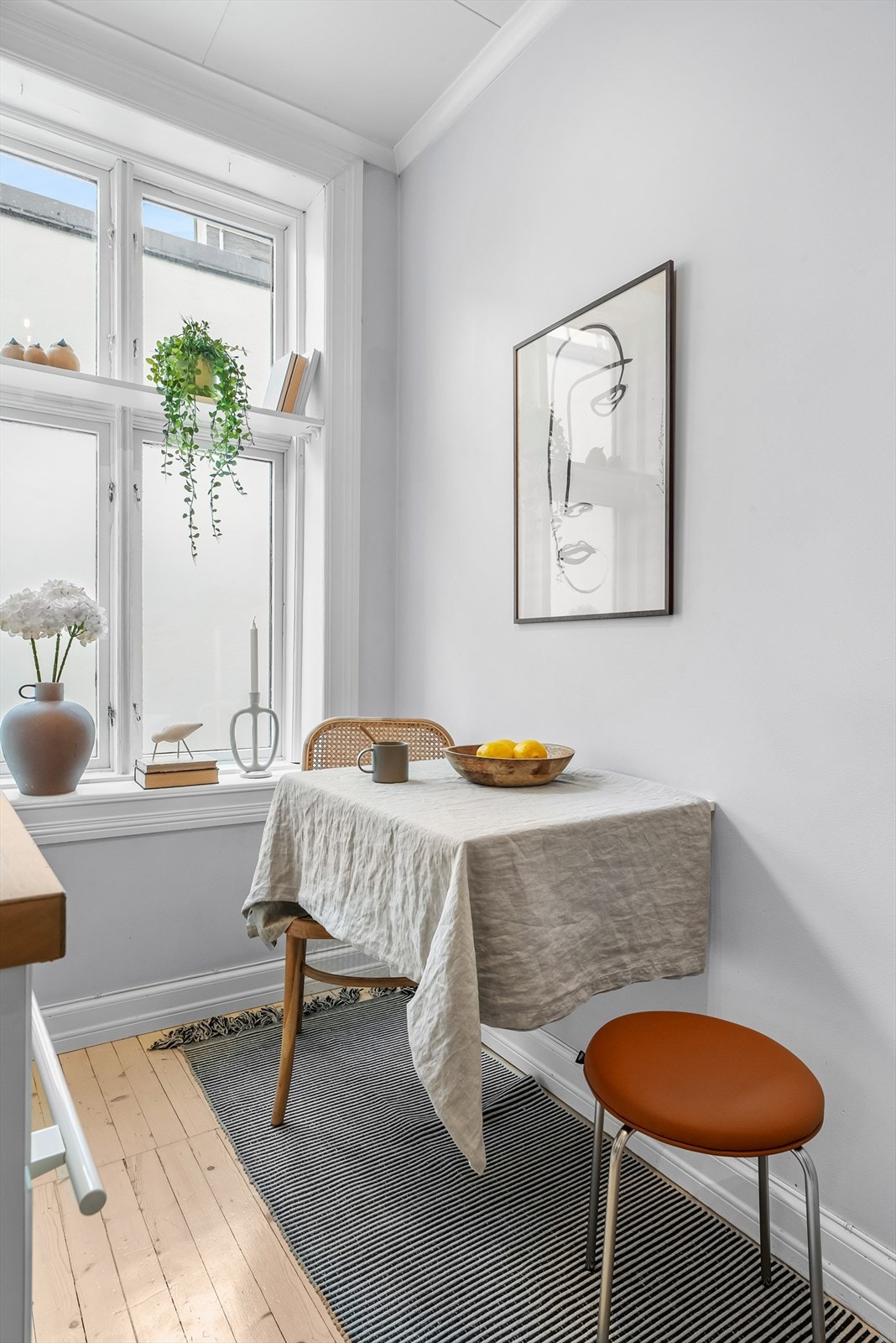 Her er det også plass til et spisebord. Galleribilde