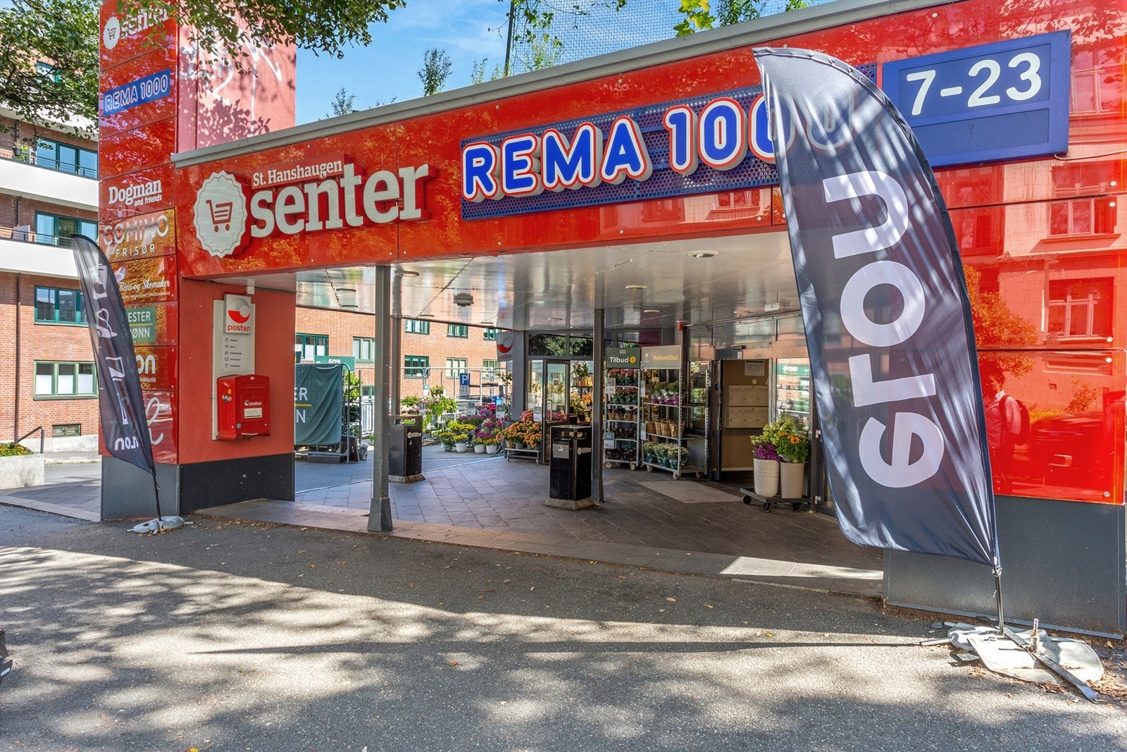 På St. Hanshaugen Senter finner du både matbutikk, frisørsalong, apotek, dyrebutikk, blomster, elektronikk, treningssenter og renseri. Videre er det kort vei til Kiellands hus med et rikt utvalg av servicetilbud. Galleribilde