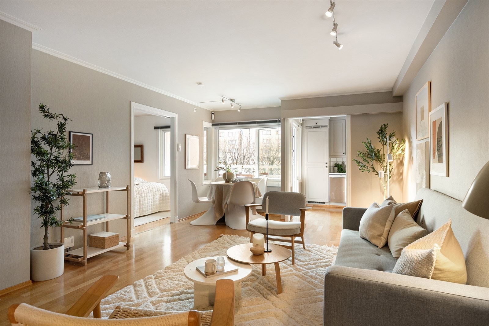 Åsengata 8C er en fin 2(3)-roms leilighet med en solrik balkong og sentral beliggenhet på Torshov. Galleribilde