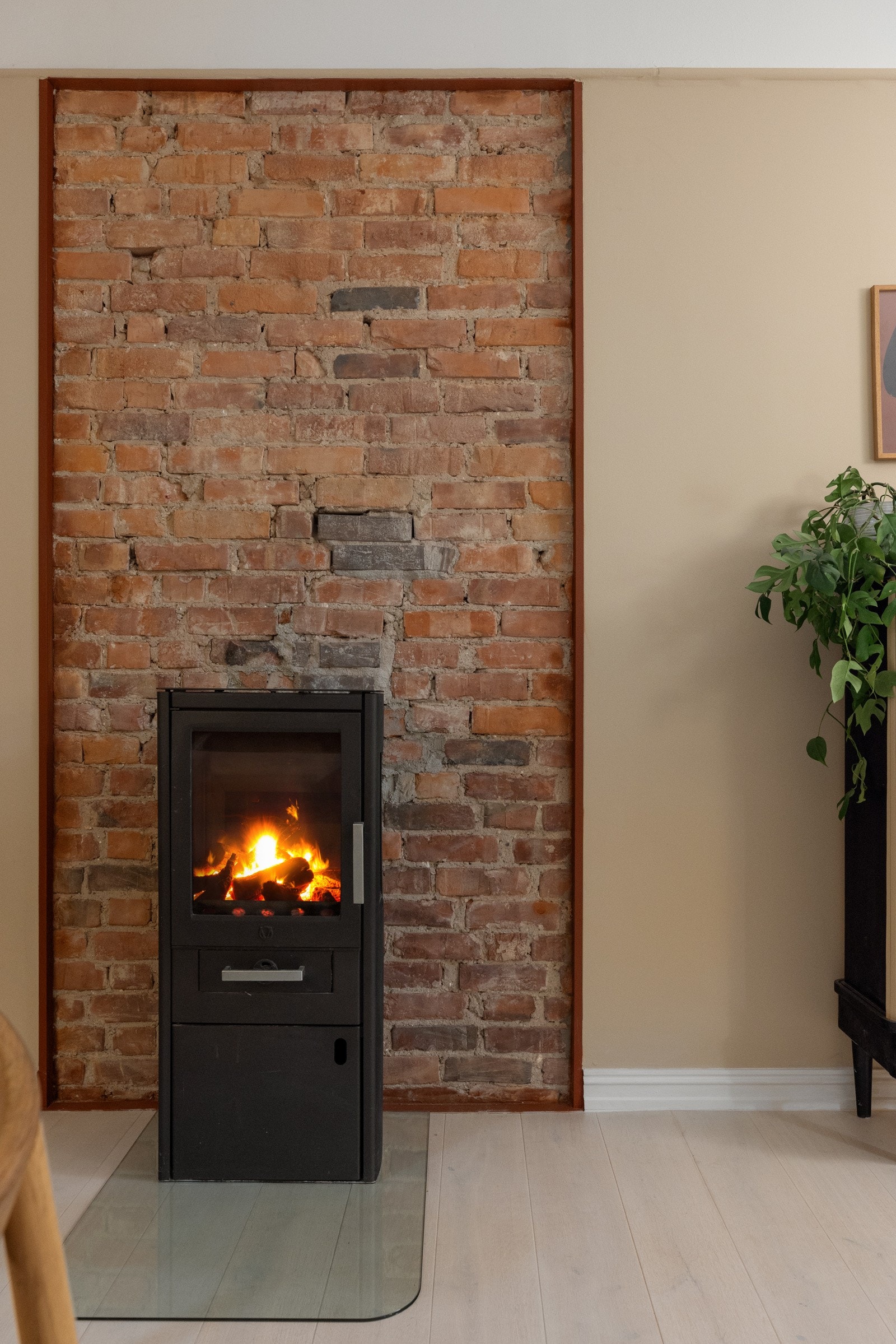 Den lekre peisovnen ble montert i 2022. Galleribilde