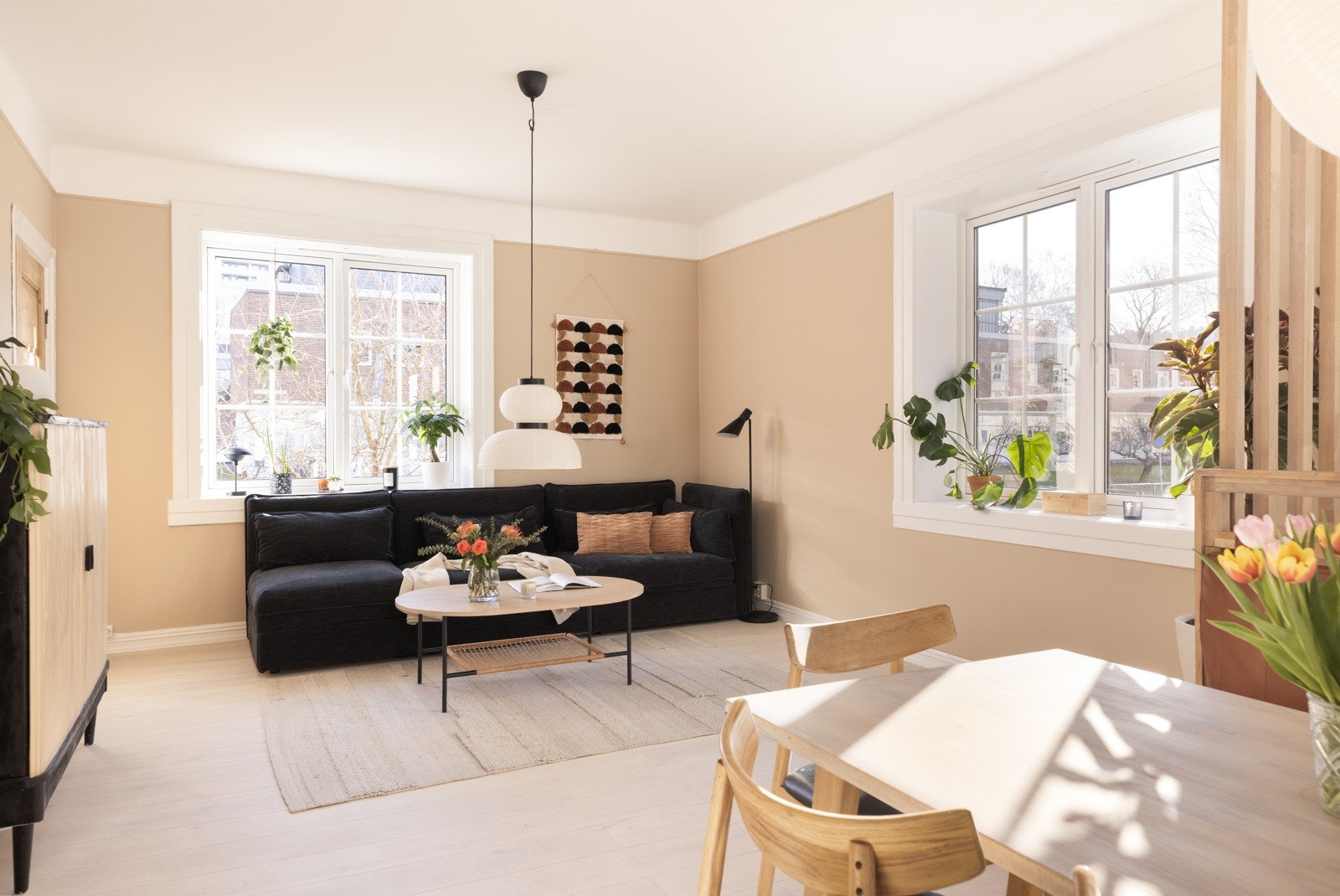 Boligen har gjennomtenkte og lekre fargevalg. Galleribilde