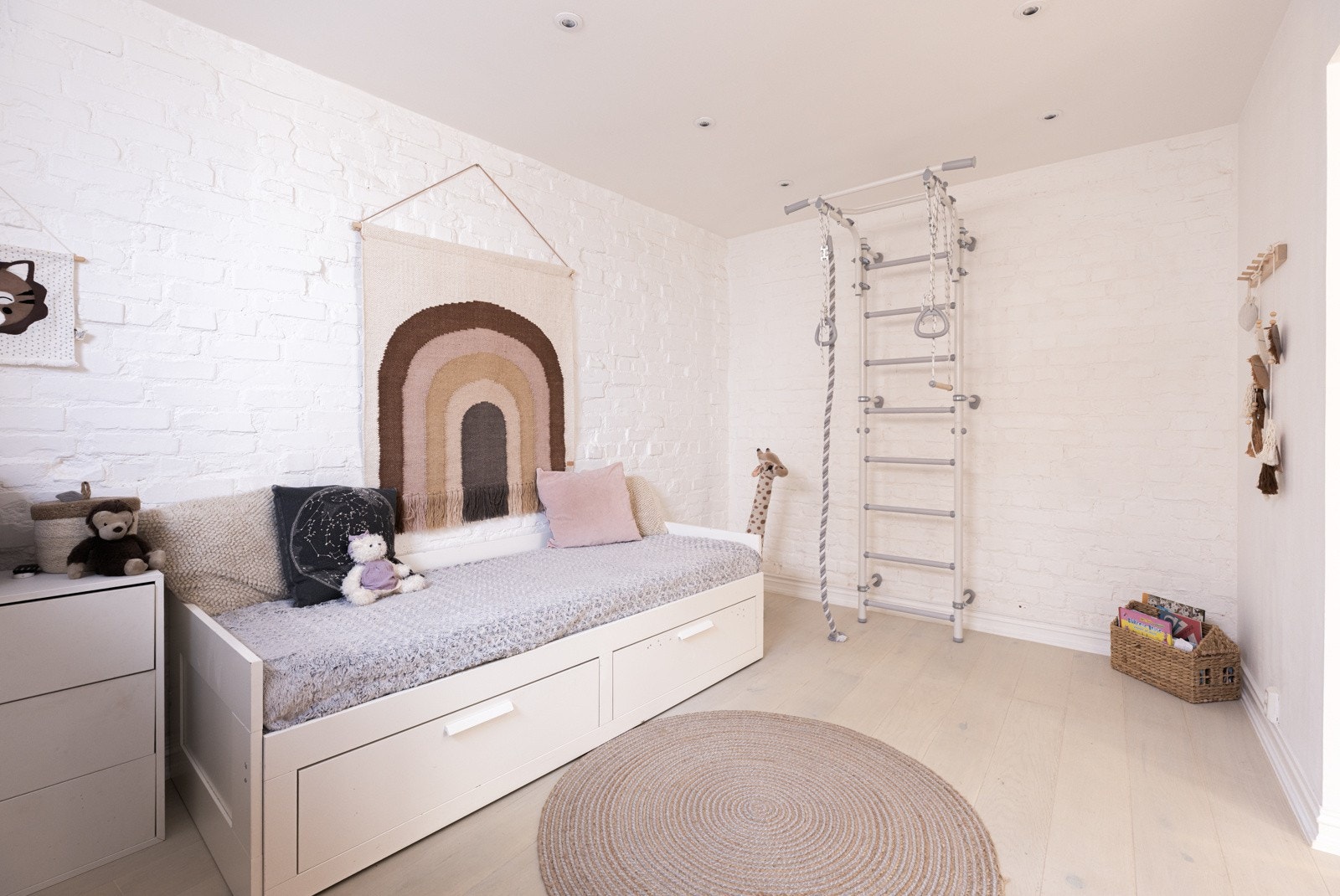 I underetasjen er det to soverom. Det ene rommet kan også benyttes som kjellerstue. Galleribilde