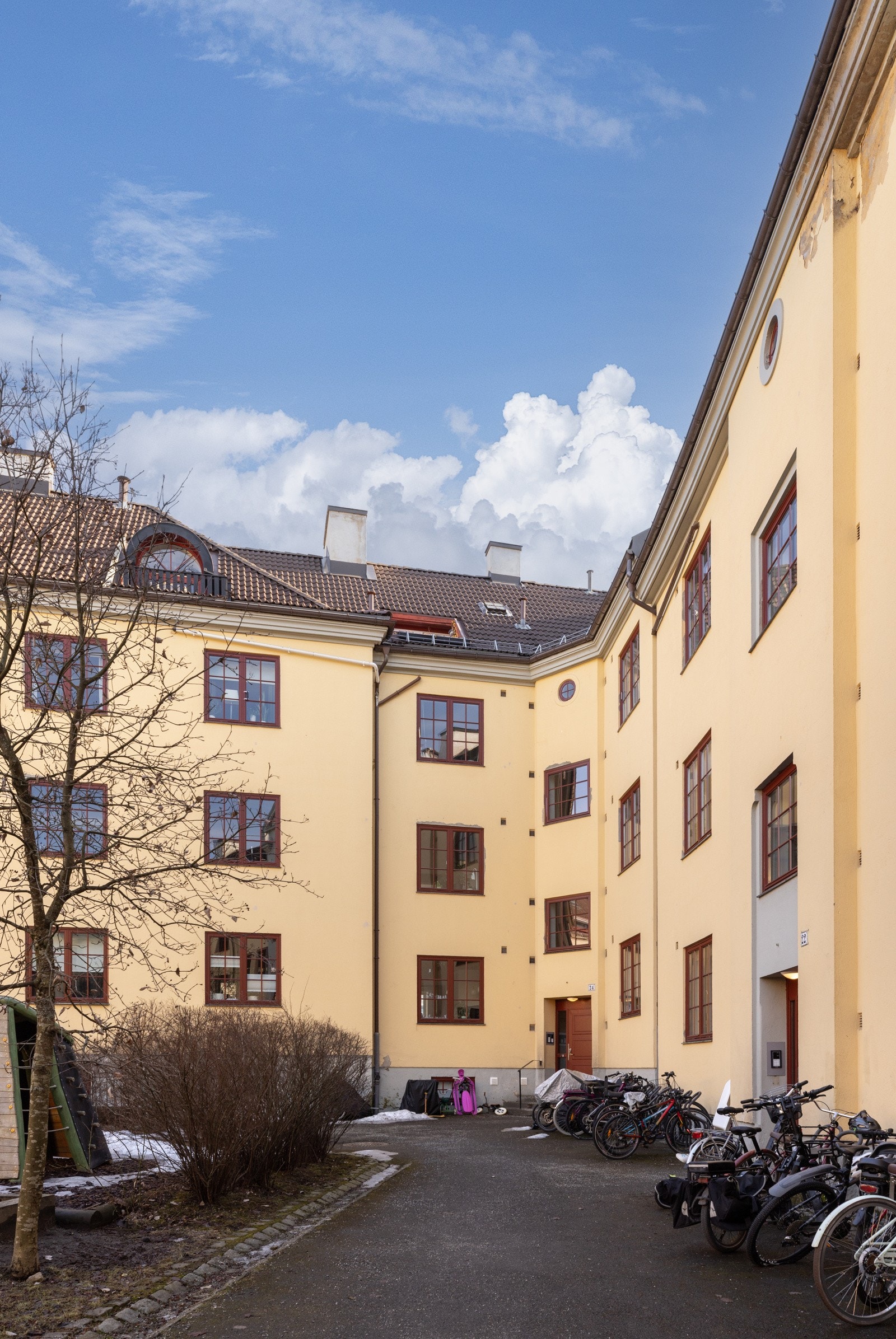 Borettslaget har skjermede og pent opparbeidete fellesarealer som legger til rette for et godt "uteliv". Galleribilde