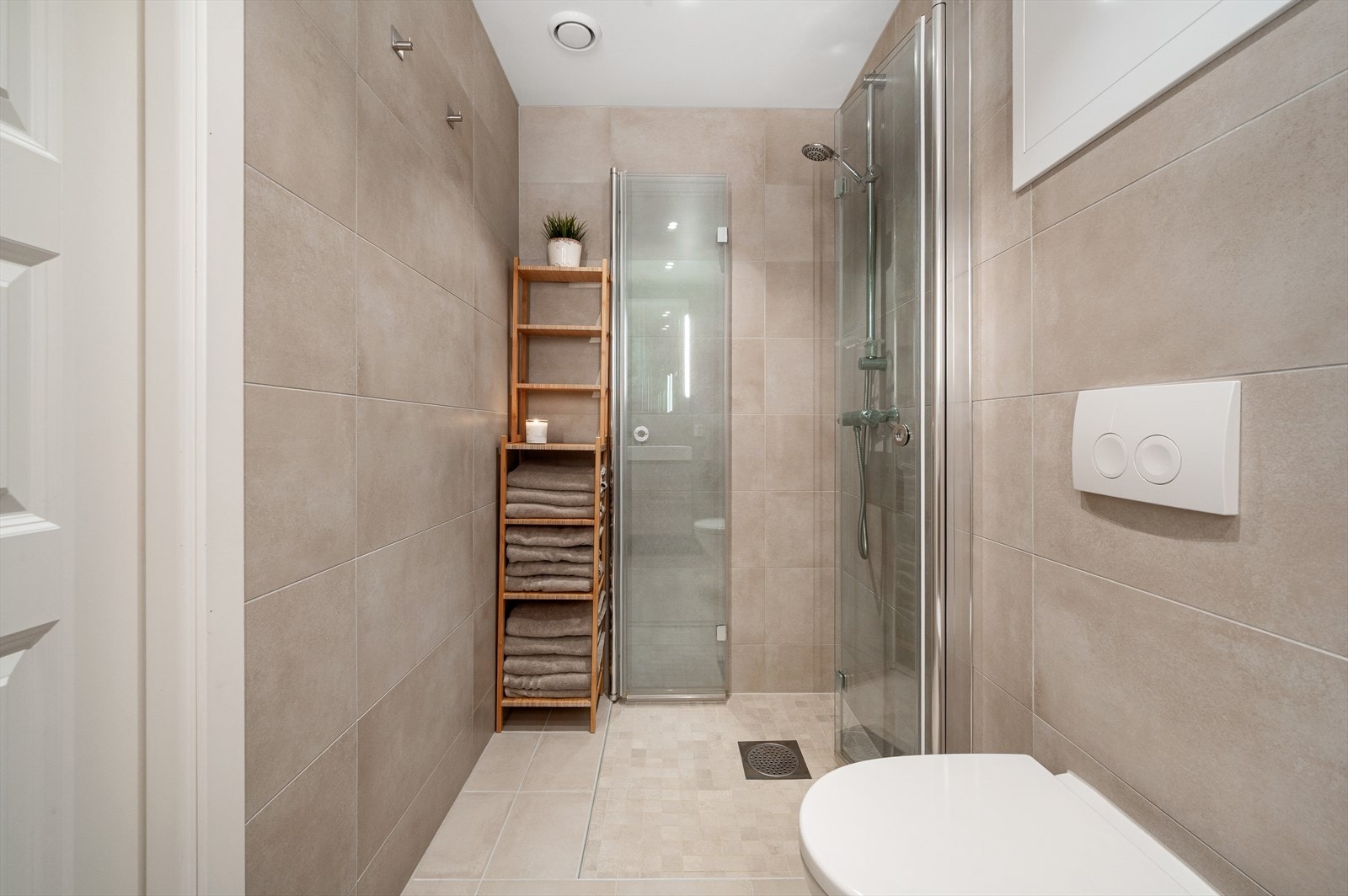 - Badet måler 3,8 m² - Galleribilde