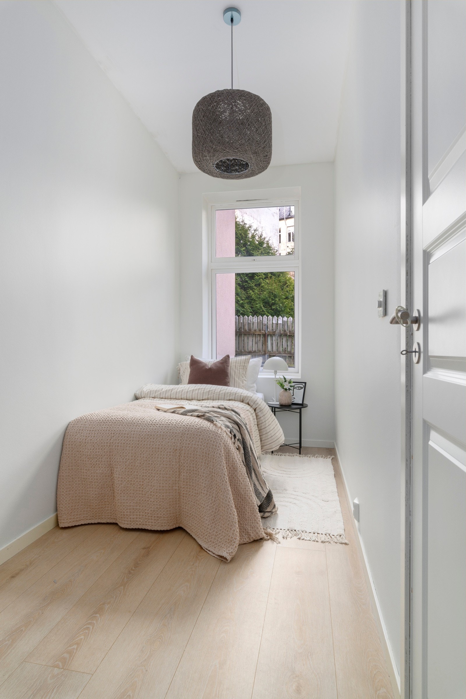 Soverom nr 2 har også plass til både seng og garderobe. Galleribilde