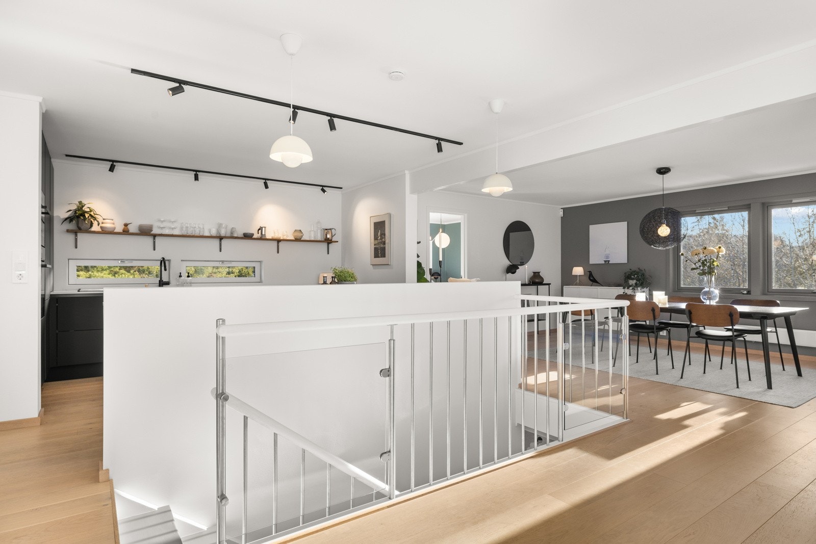 Lekkert trappeløp i stål og glass. Galleribilde