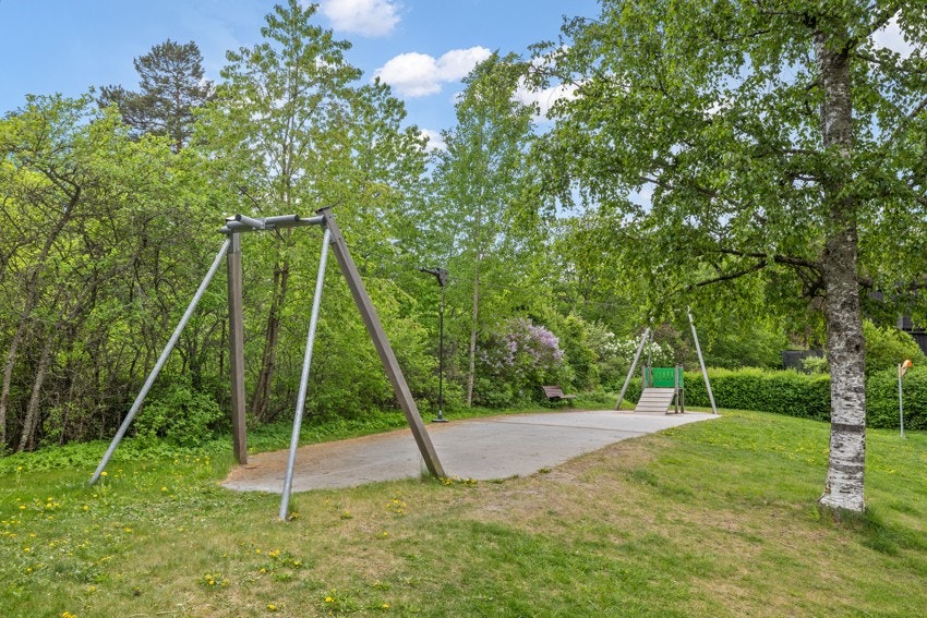 Flere lekeplasser på borettslagets eiendom. Munkerudsletta borettslag er kjent for et meget barnevennlig og godt bomiljø. Galleribilde