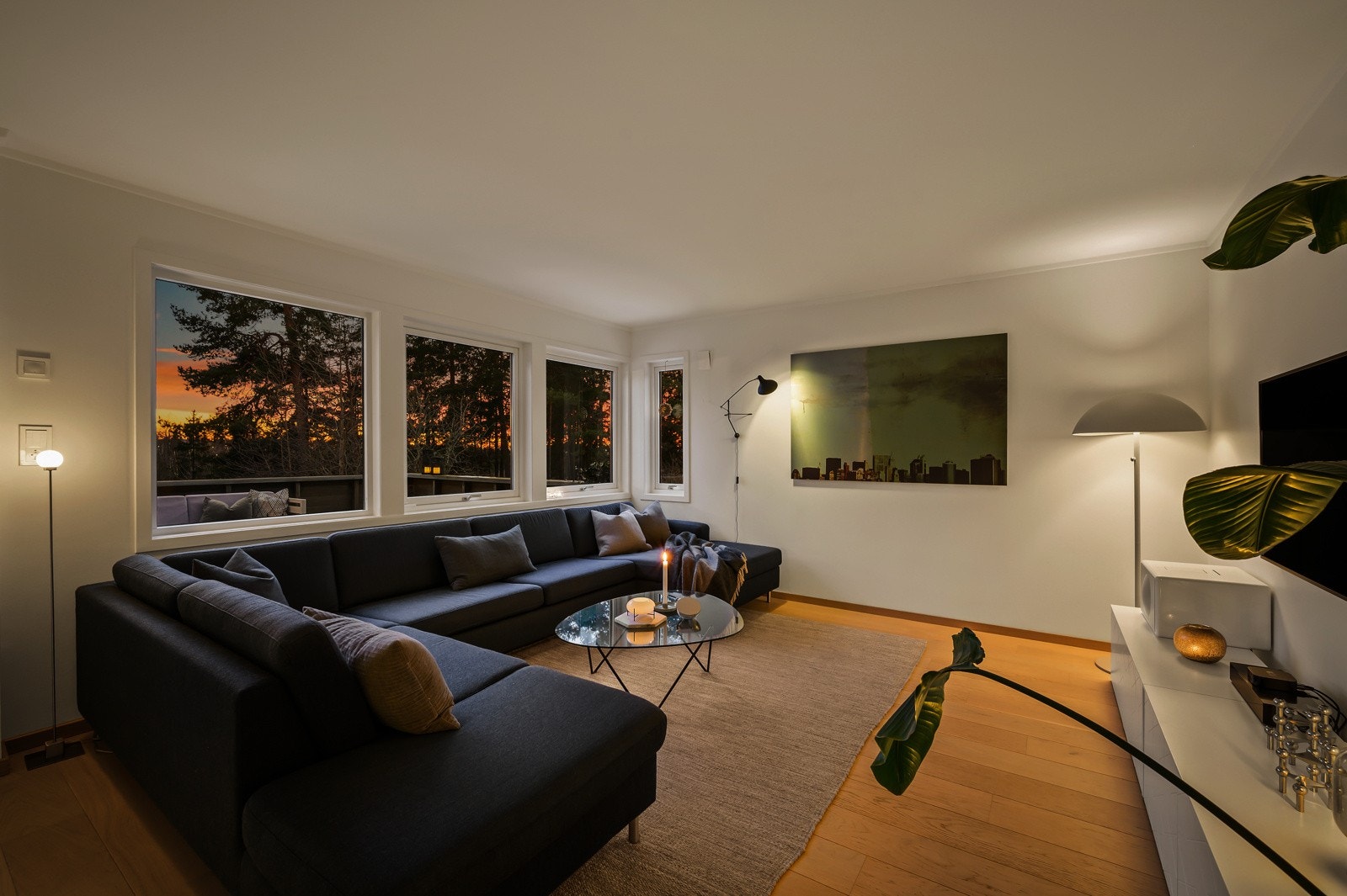 Stue kveld. Galleribilde