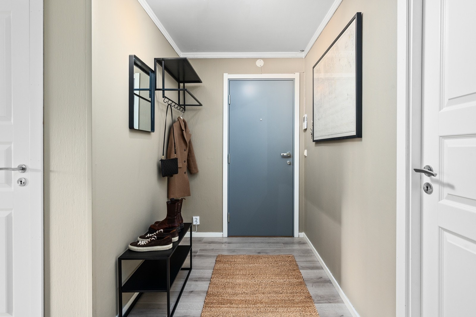 Entré med dørcallinganlegg som har åpnerfunksjon Galleribilde