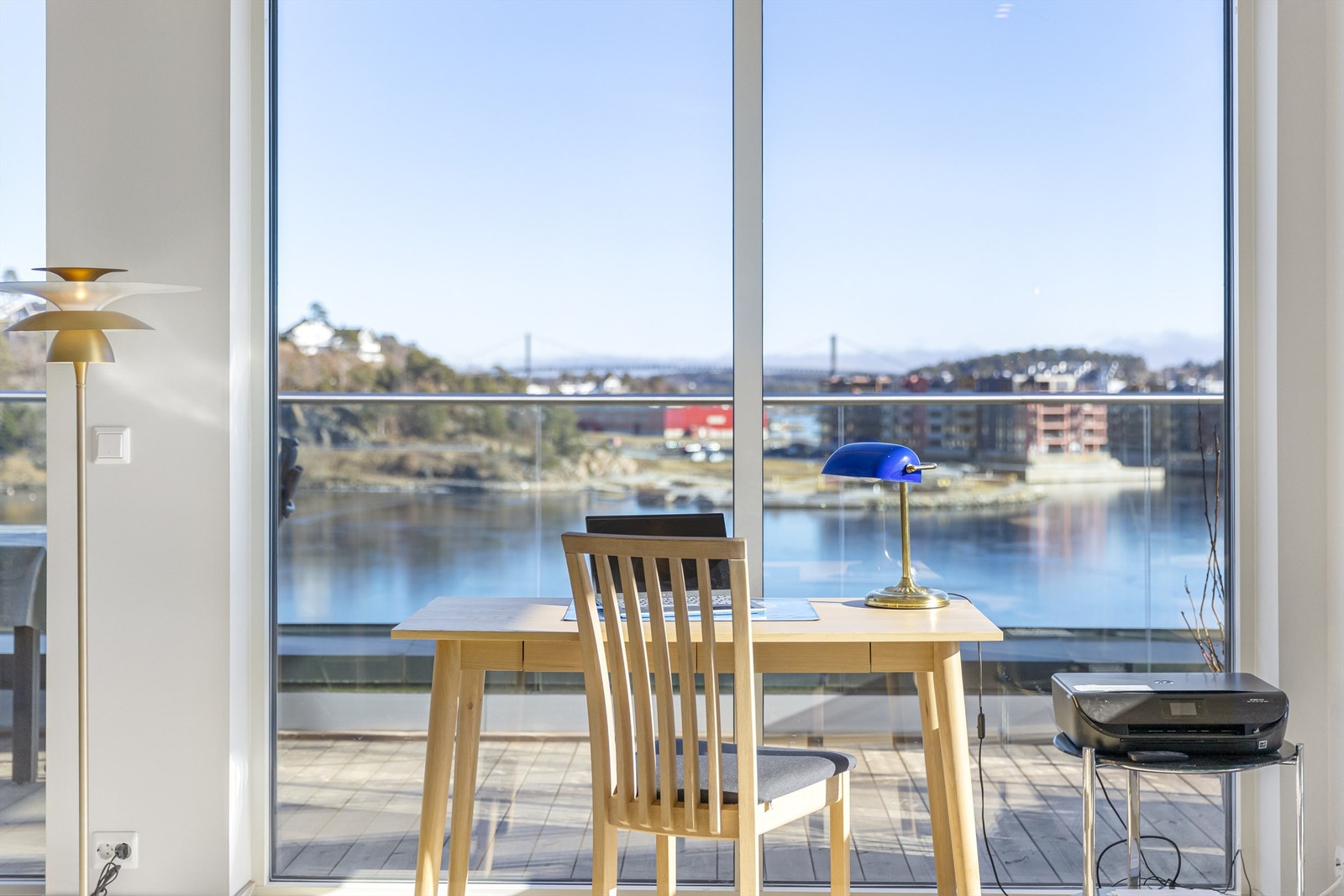 Mulighet for kontorplass med panoramautsikt Galleribilde