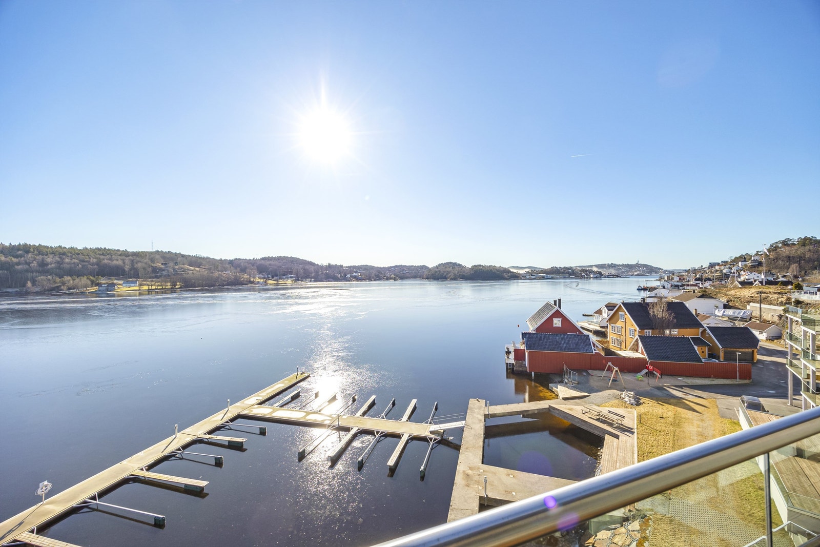 Utsikt fra Nedenes-åsene i vest til Tromøybroen i øst. Galleribilde
