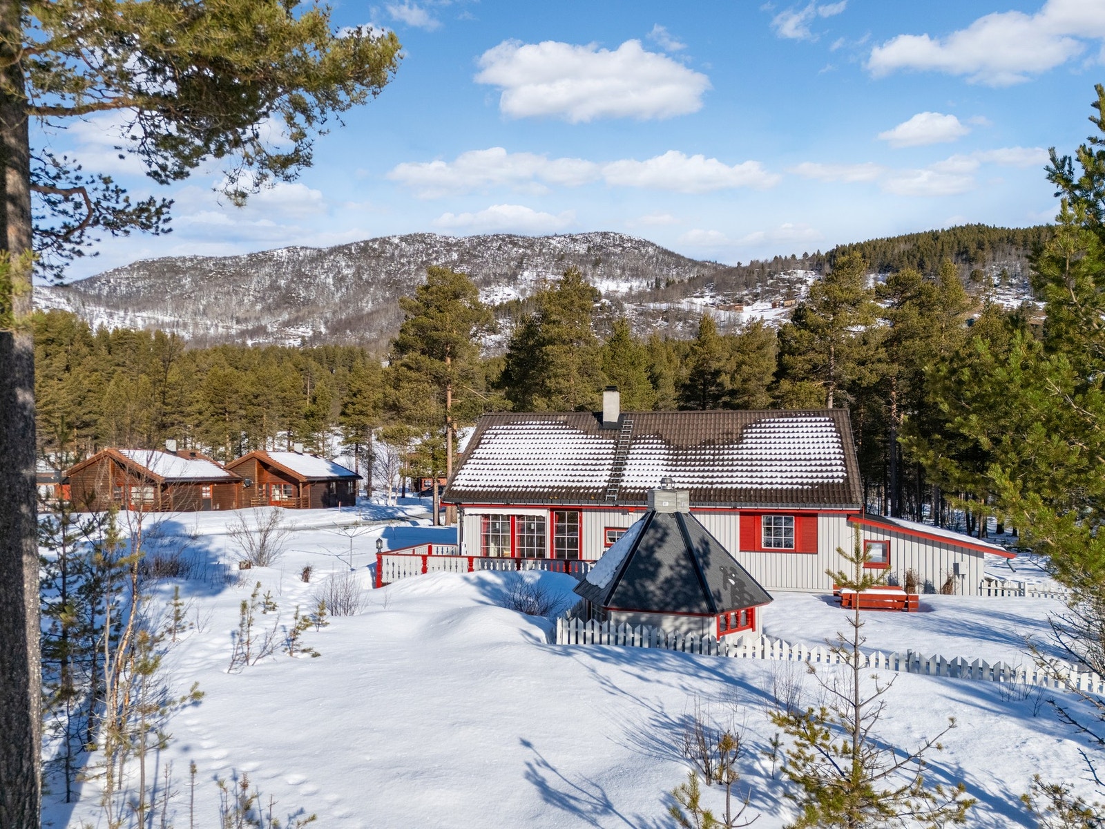 Boligen ligger naturskjønt til Galleribilde